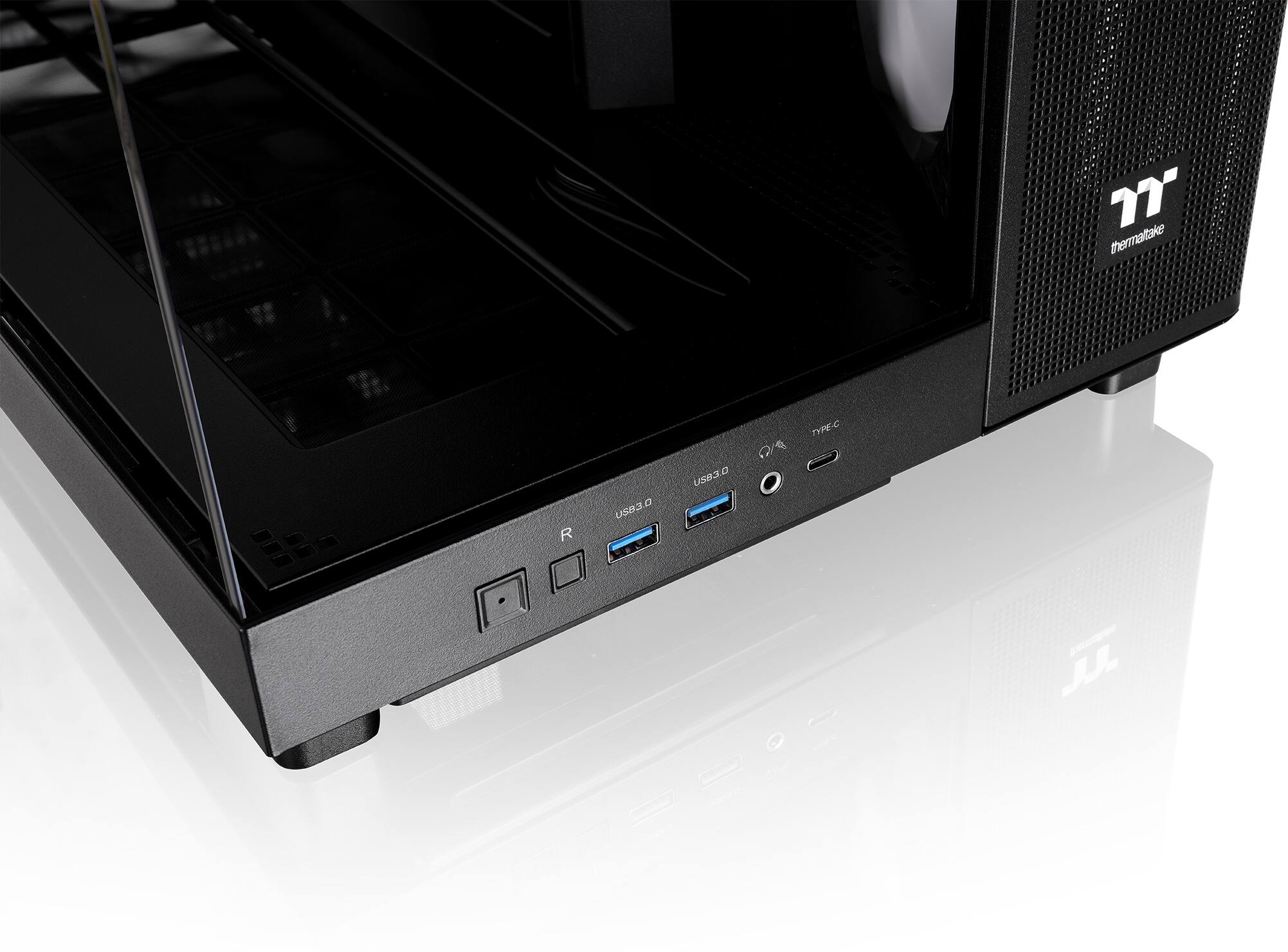 The text on the image reads "77 thermatake R D Usea.0 USB3.0 D Type-C".