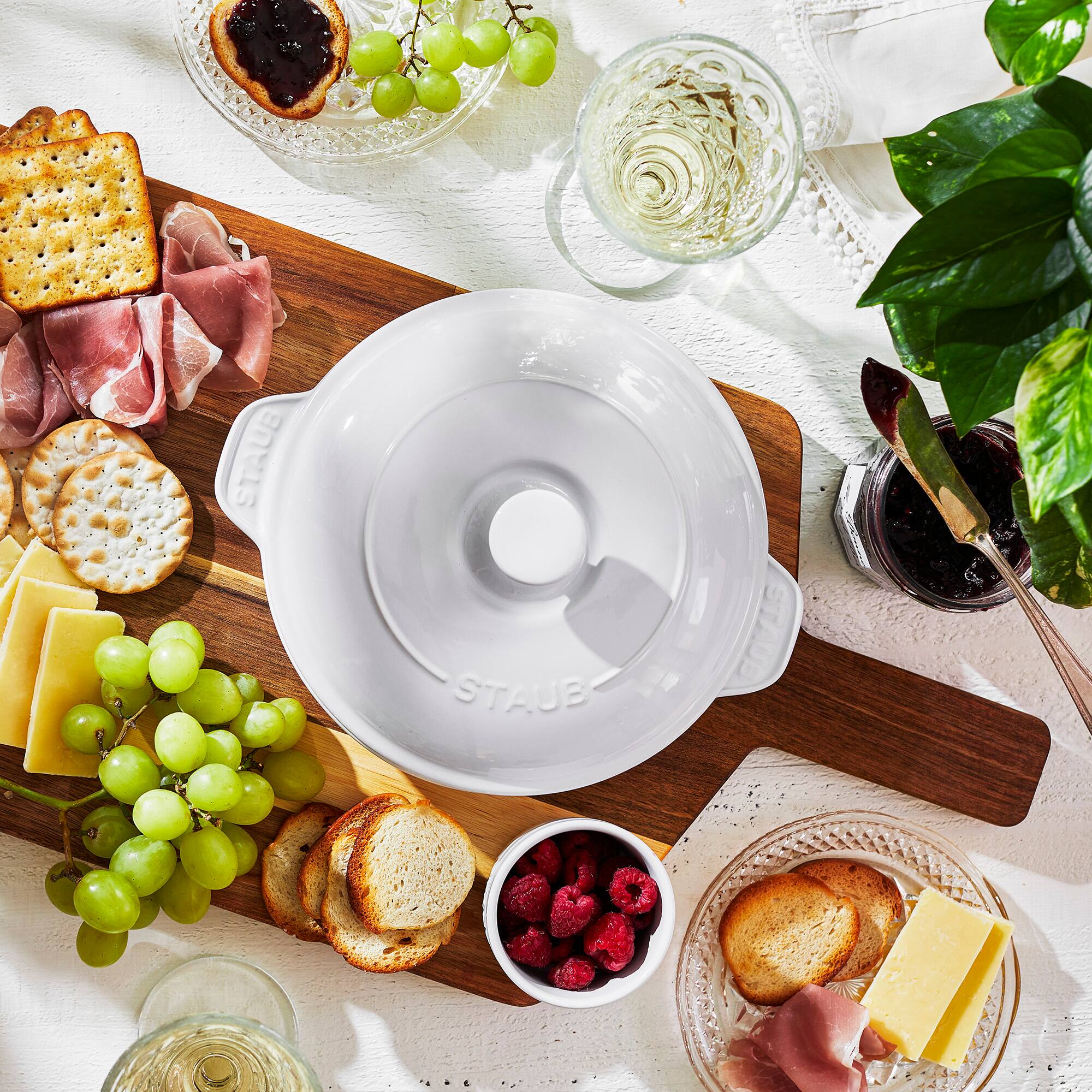 The text on the image reads: "STAUB"