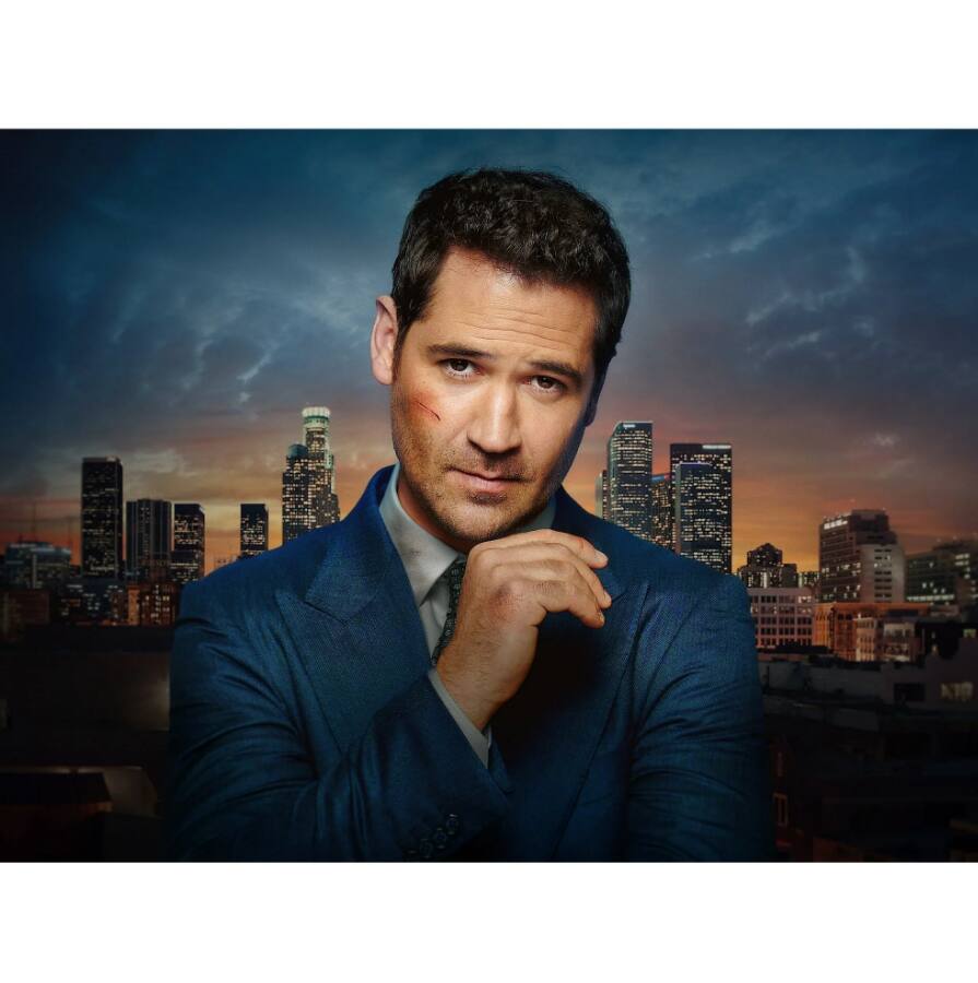 Left. The Lincoln Lawyer Complete Series Seasons 1-3 (DVD).