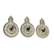 Front. Things2Die4 - Set of 3 Hand Carved Wooden Wall Hooks Decorative Floral Coat Towel Hanging Art - Brown.