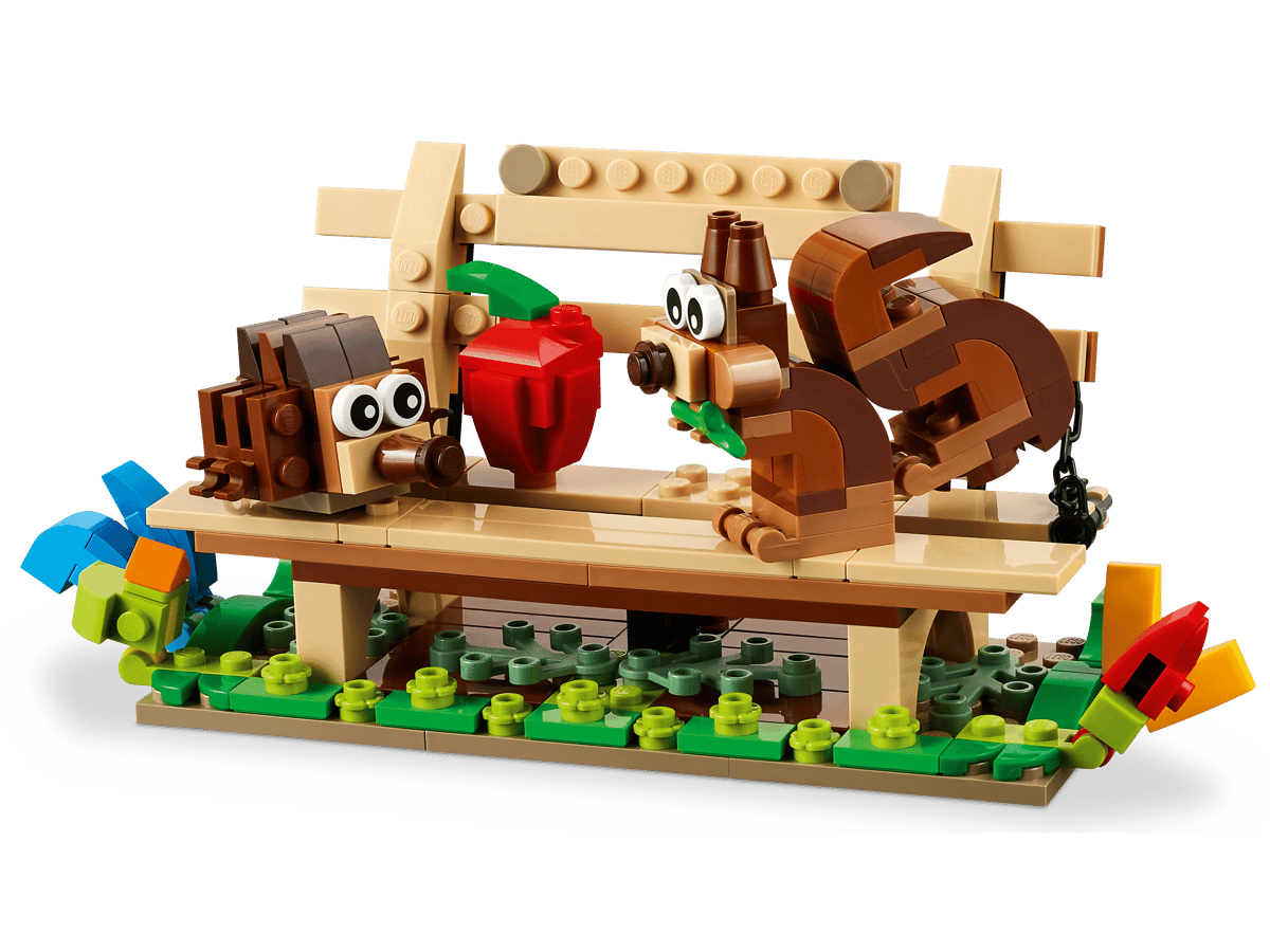 Alt View 2. LEGO - LEGO Creator 3-in-1 Birdhouse 31143.