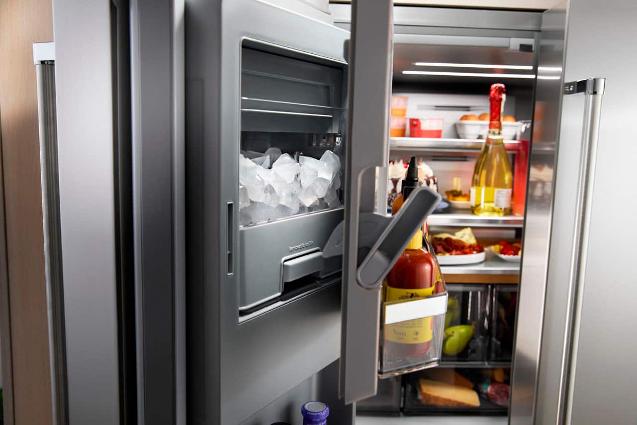 The text on the image reads "FENSTTLE."