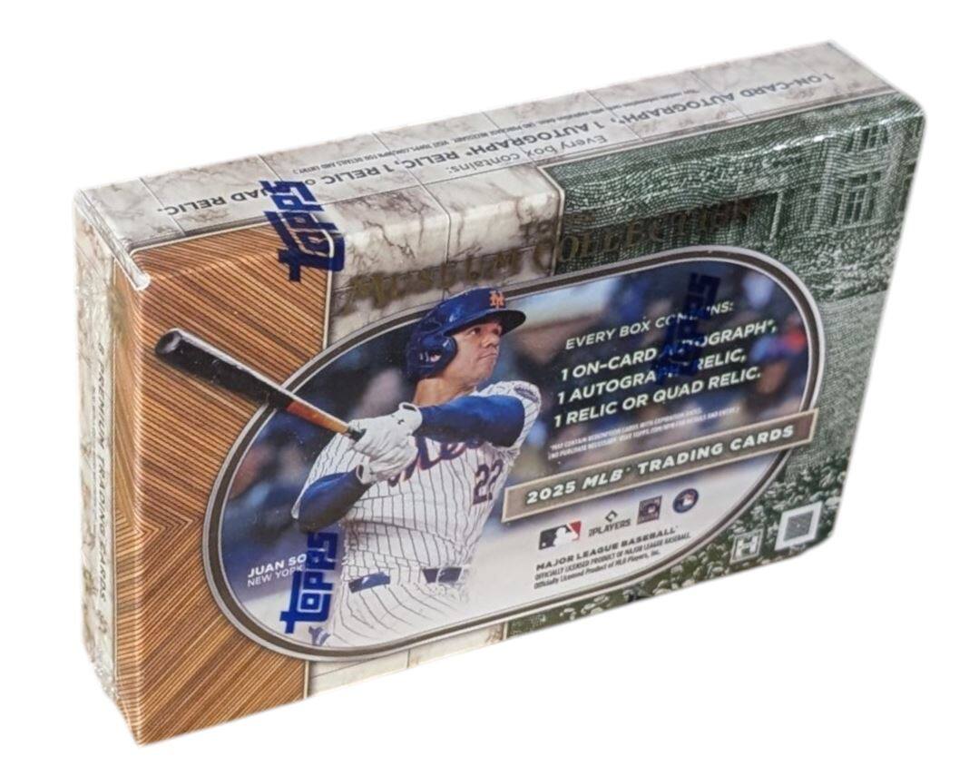 TRADING CARDS  
ON-CARD AUTOGRAPHY  
Every Box Contains:  
1 ON-CARD AUTOGRAPH,  
1 AUTOGRAPH OR QUAD RELIC,  
1 RELIC  
2025 MLB PLAYERS BASEBALL  
MAJOR LEAGUE BASEBALL  
JUAN SOTO  
NEW YORK METS