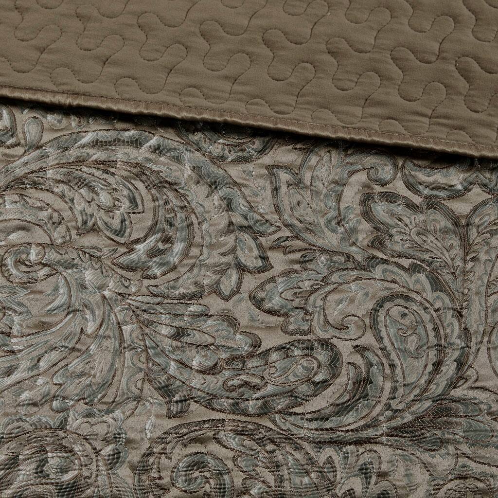 Alt View 5. Gracie Mills - Gracie Mills Thornton 5-Piece Reversible Jacquard Bedspread Set with Throw Pillows - Blue/Brown.