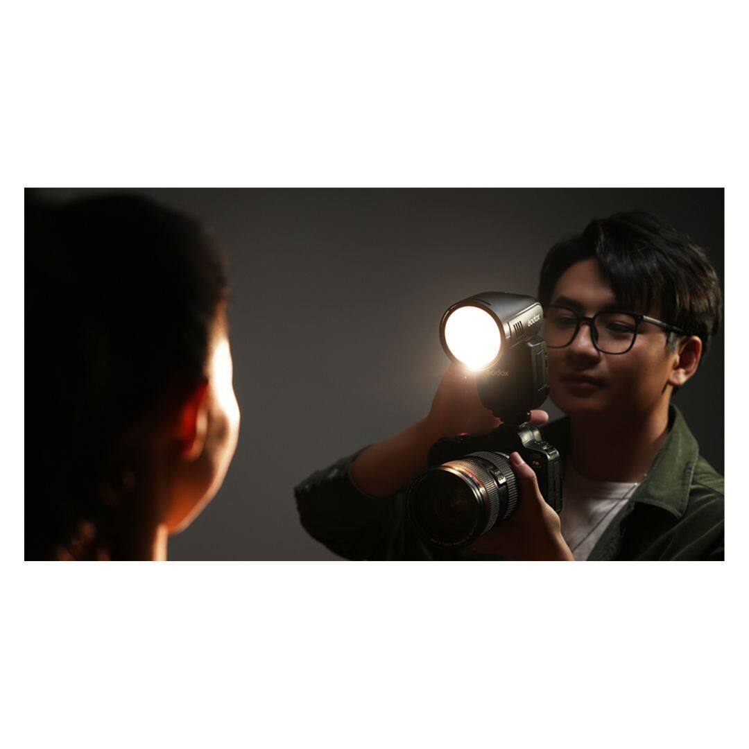 Left. Godox - Godox V100 100W On-Camera Flash for Canon with 2.3-Inch Full-Color Touchscreen.