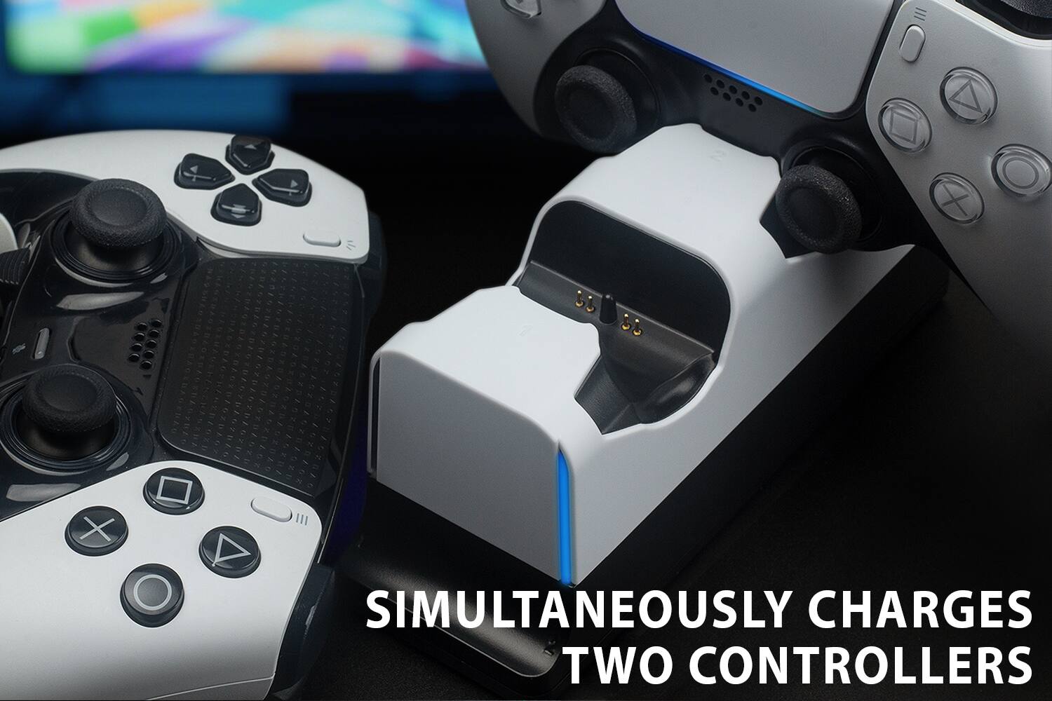 SIMULTANEOUSLY CHARGES TWO CONTROLLERS