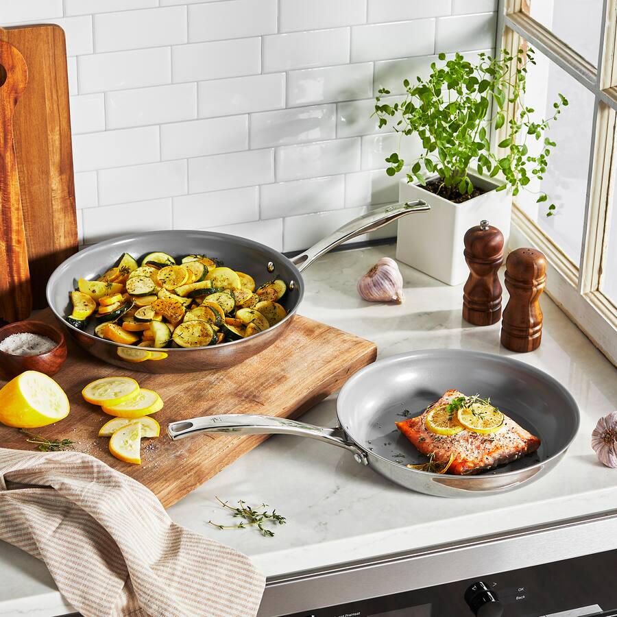 HENCKELS Clad H3 - Set di 2 padelle a induzione, padella da 25,4 cm e padella da 30,5 cm, in acciaio inossidabile, resistente e facile da pulire HENCKELS Clad H3 - Set di 2 padelle a induzione, padella da 25,4 cm e padella da 30,5 cm, in acciaio inossidabile, resistente e facile da pulire