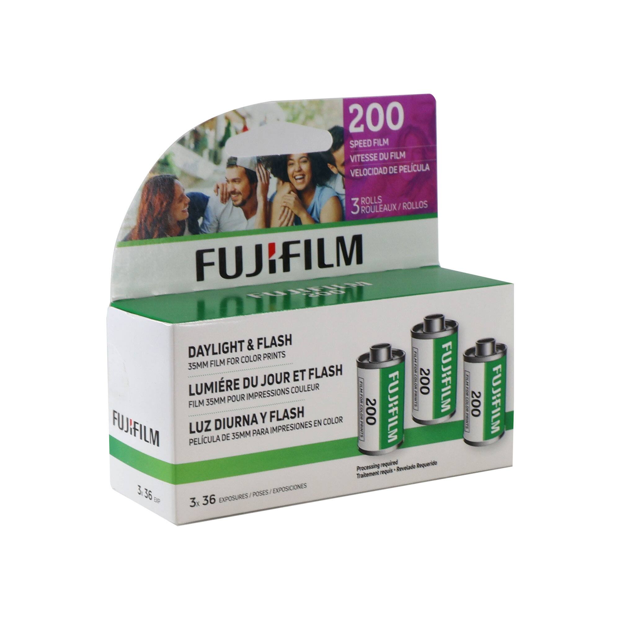 200 SPEED FILM VITESSE DU FILM VELOCIDAD DE PELICULA ROLLS 3 ROULEAUX / ROLLOS FUJIFILM LOTL DAYLIGHT & FLASH COLOR PRINTS 35MM FILM FOR IO JOUR ET FLASH FUJIFILM LUMIERE DU IMPRESSIONS COULEUR 200 FILM 35MM POUR CANTATOEE FUJIFILM EATO DIURNA Y FLASH EN COLOR 200 FUJFFILM LUZ PARA IMPRESIONES FERTO PELCULA DE 35MM Processing required Revelado Requerido Traitement requis Tailement equis 3 POSES / EXPOSICIONES 36 - 0 36 EXPOSURES - 3x