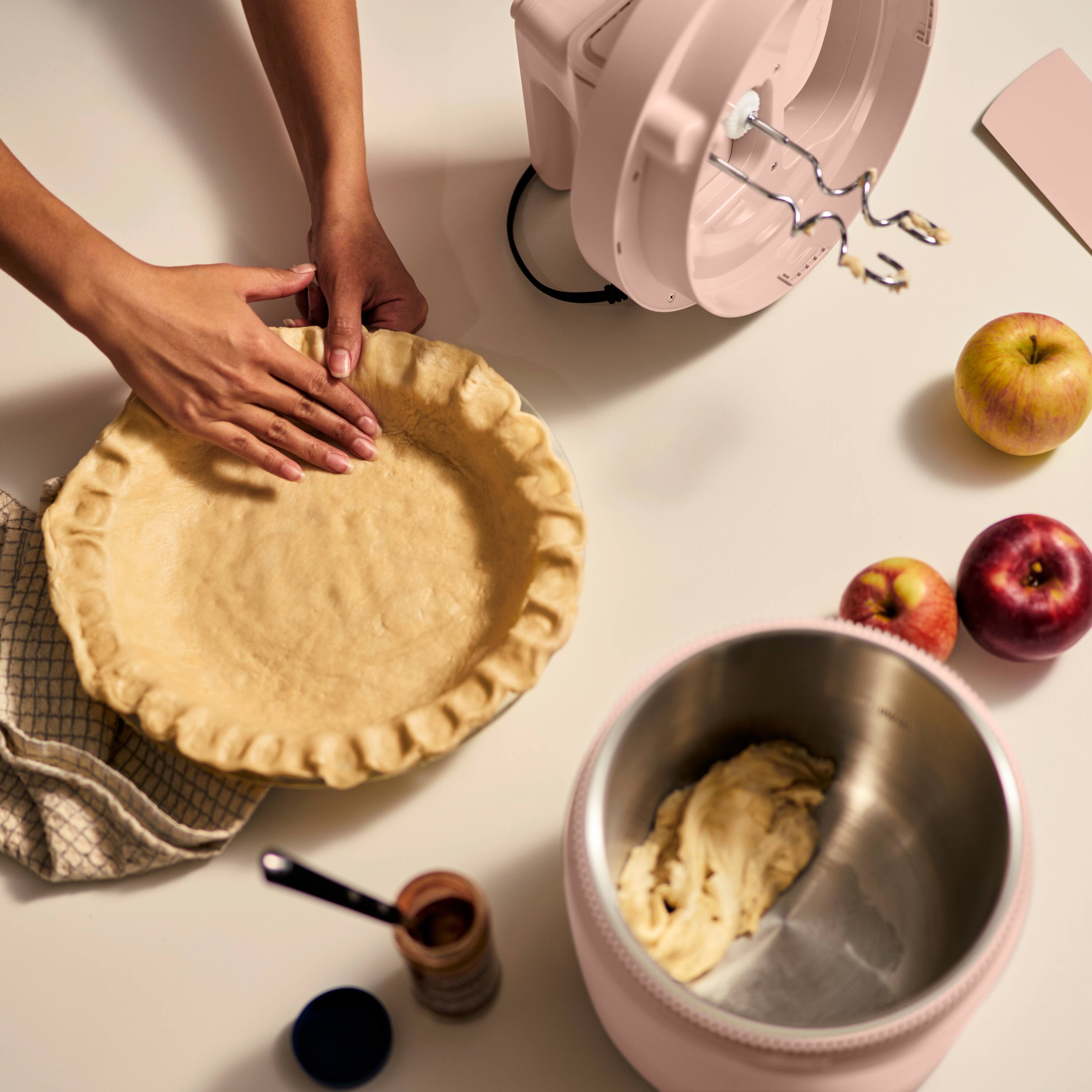 Alt View 6. Bella - 3.5-qt. Hand & Stand Mixer - Blossom.