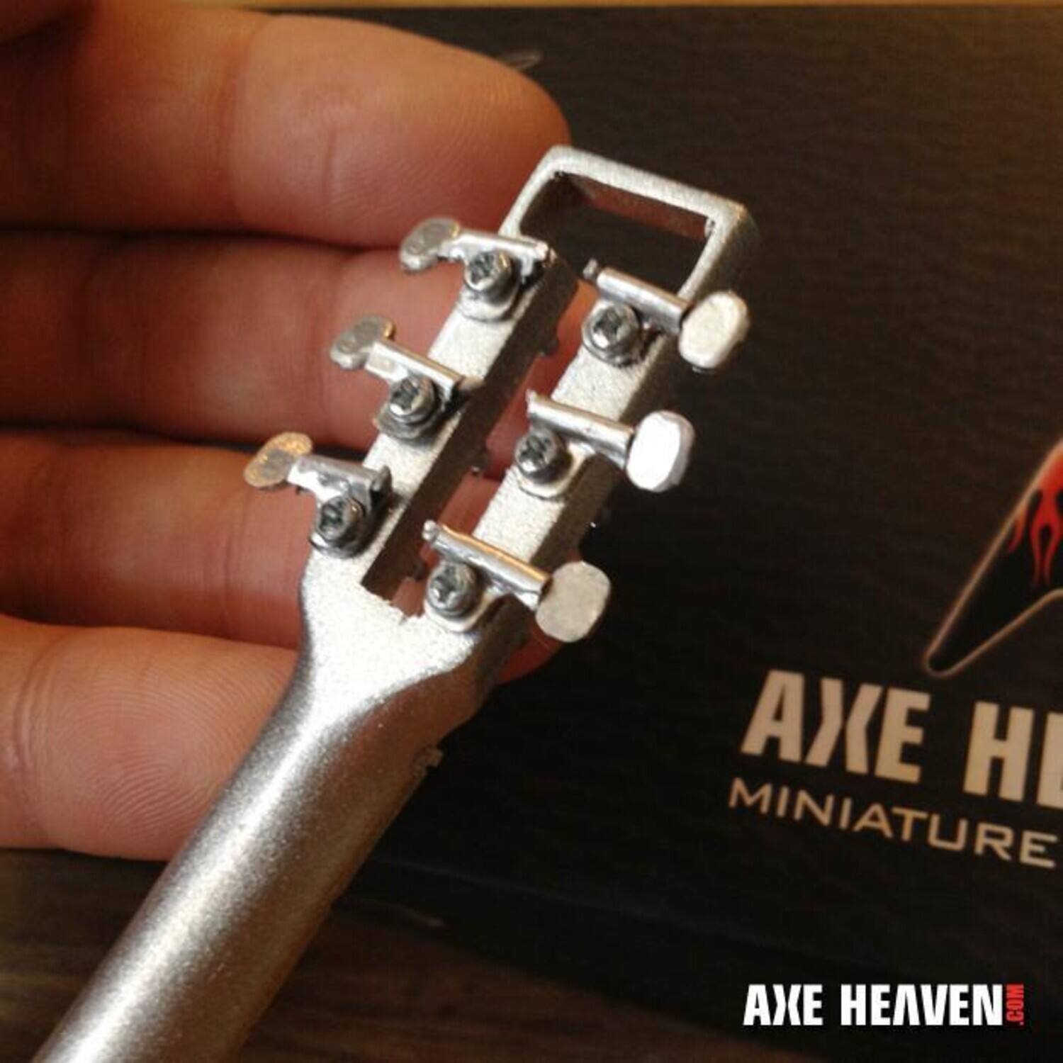 AXE HEAVEN  
MINIATURE  
AXE HEAVEN.COM