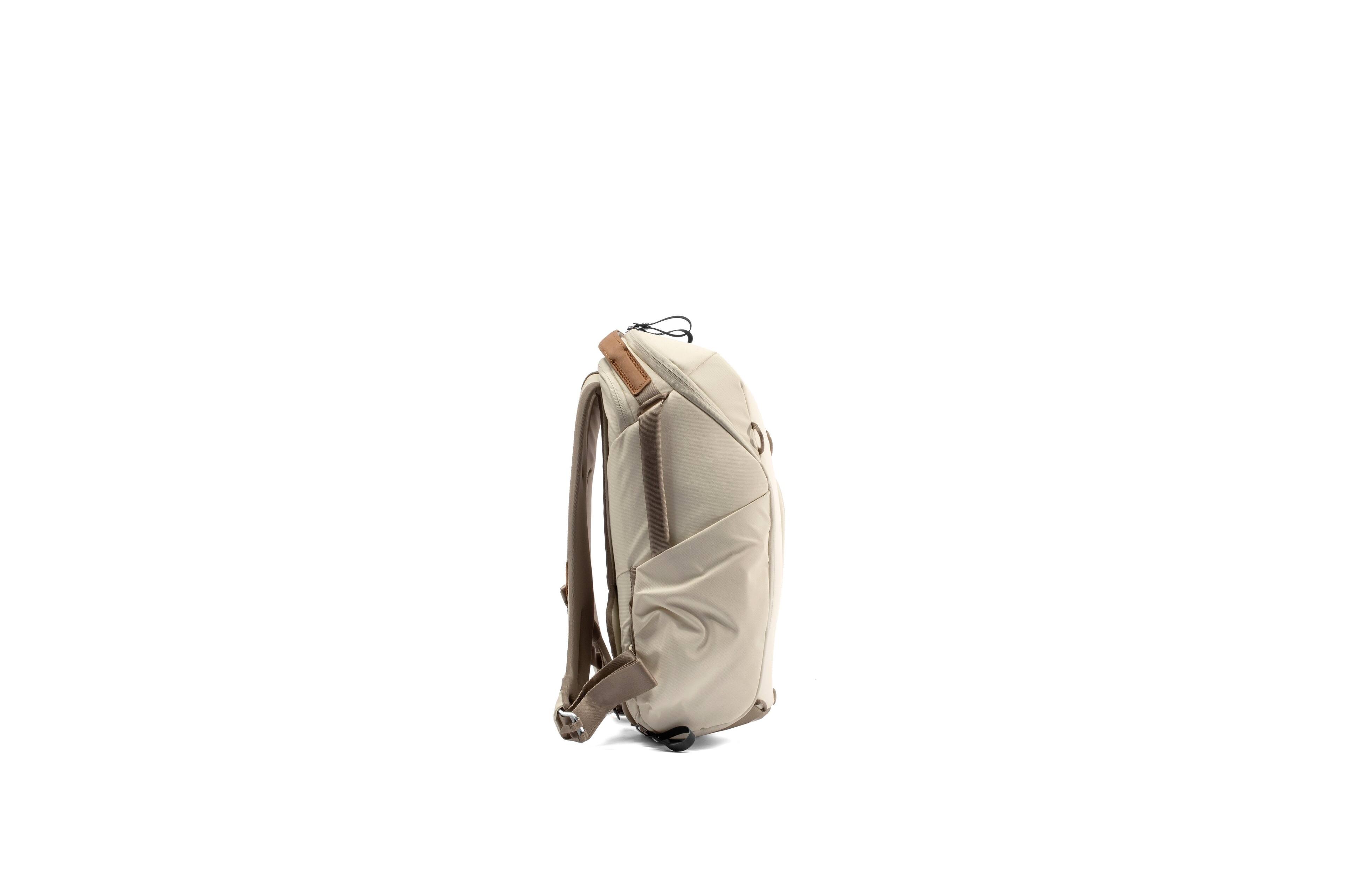 Left. Peak Design - Everyday Backpack Zip 15L - Bone.