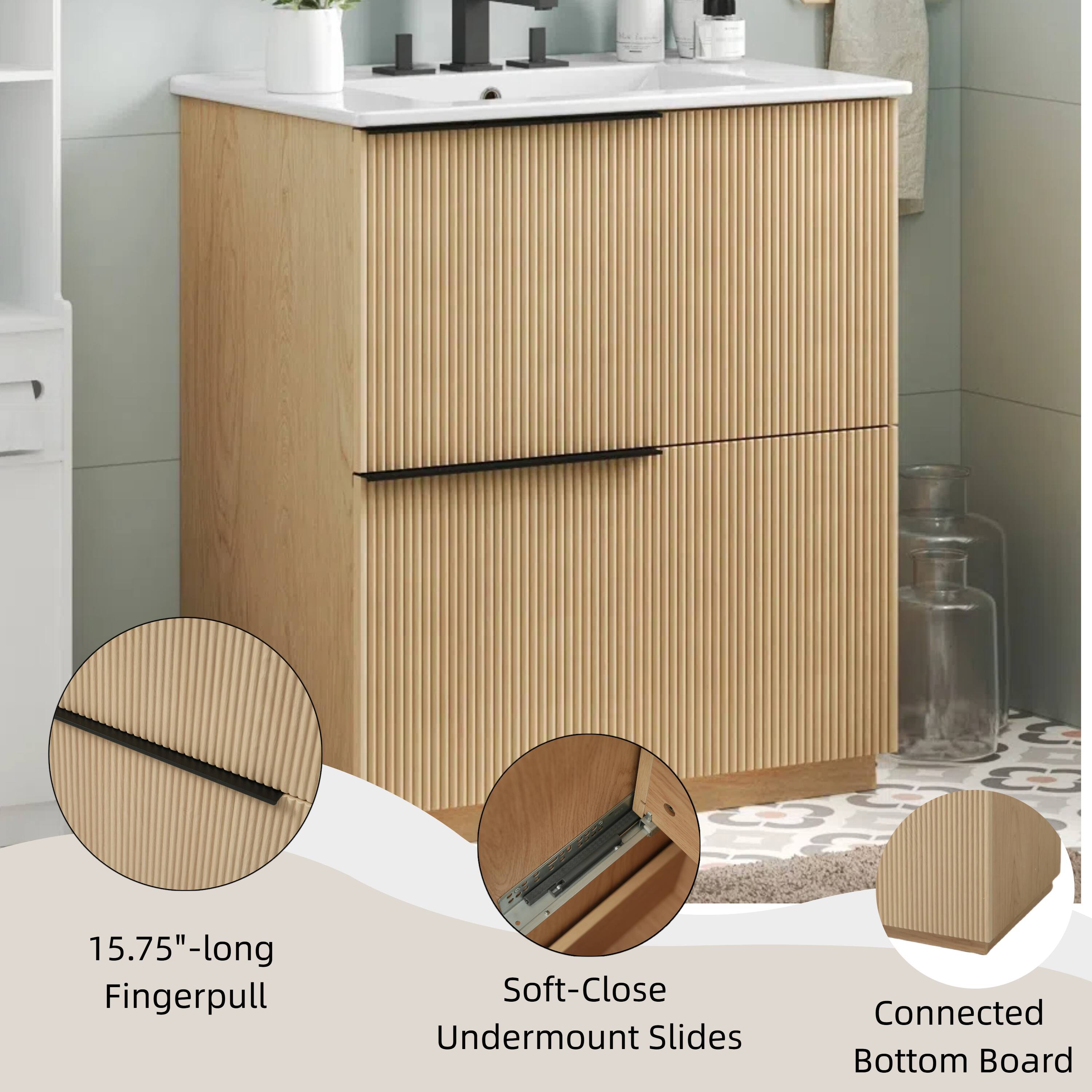 15.75"-long Fingerpull  
Soft-Close Undermount Slides  
Connected Bottom Board