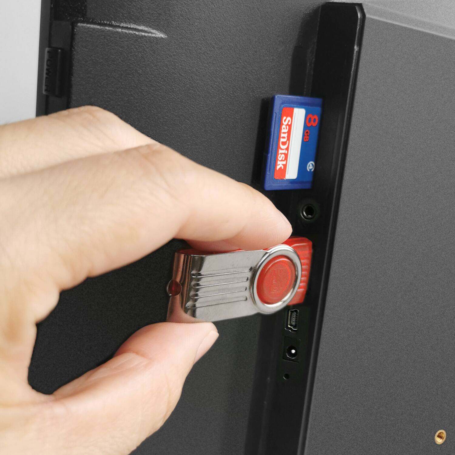 Back. Sungale - 14 in Digital Photo Frame, 1366x768, Multimedia/SD/USB Support - Black.