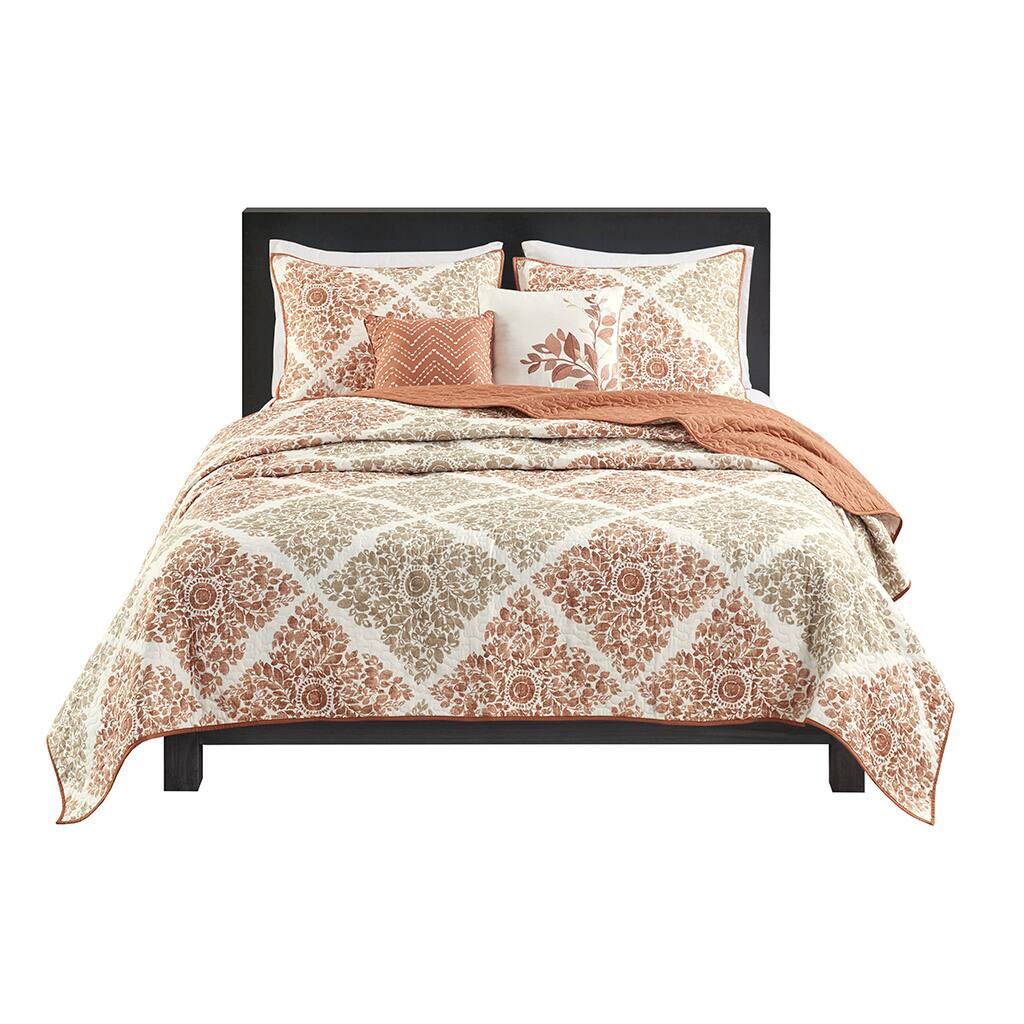 Gracie Mills - Mitchell 6-Piece Reversible Quilt Set and Coordinating Throw Pillows - White/Blush