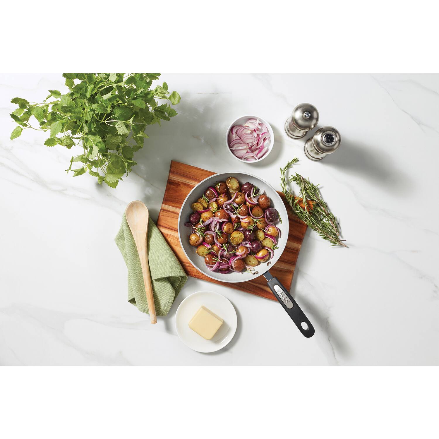 Angle. THE ROCK by Starfrit - Terra 10" Ceramic Non-Stick Fry Pan - Gray.