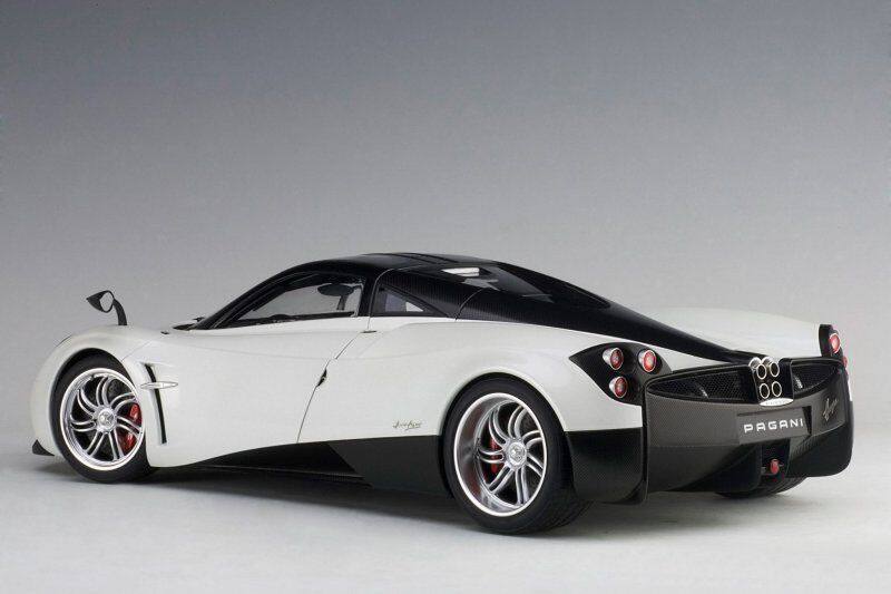 Alt View 3. Autoart - Pagani Huayra White 1/12 Model Car by Autoart.