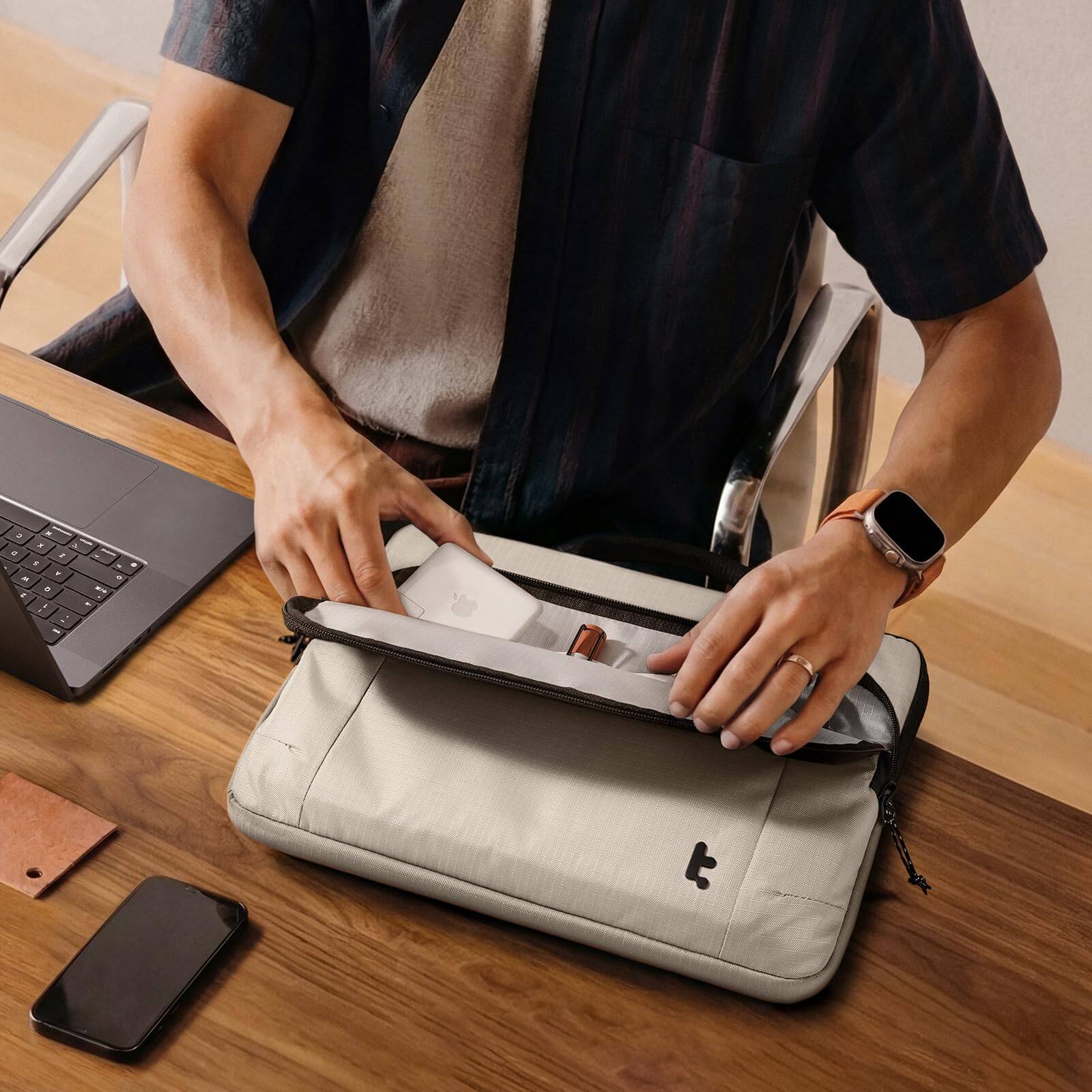 Alt View 5. tomtoc - Essence-A34 360° Protective Laptop Case Sleeve for 13-inch MacBook Air (A3449)/Pro/Neo(A18) M5/M4/M3/M2/M1 2026-2018 - Off-White.