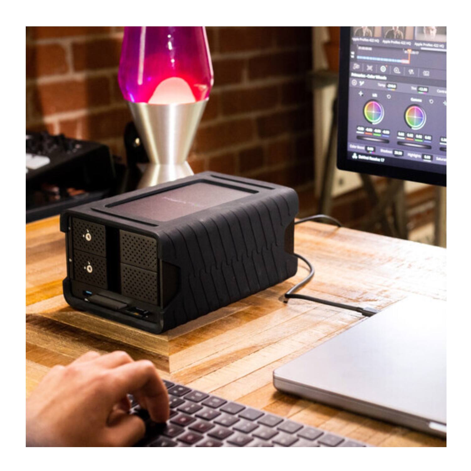 Left. Glyph - Glyph Blackbox PRO RAID 8TB Enterprise-Class Drive with Thunderbolt 3 Hub.