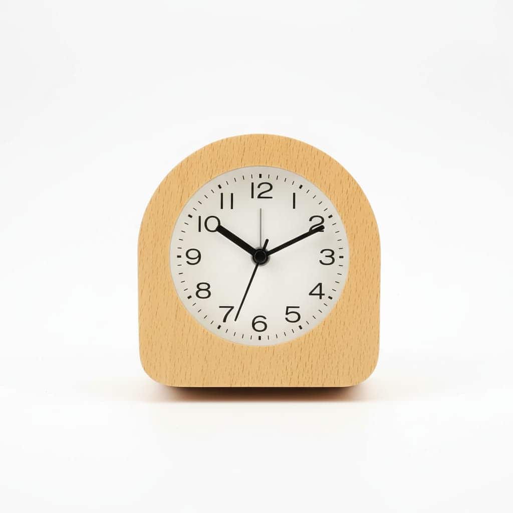 FINEAK - Silent Solid Wood Vintage Alarm Clock with Night Light, Snooze & Soft Alarm, Natural Beech - Yellow
