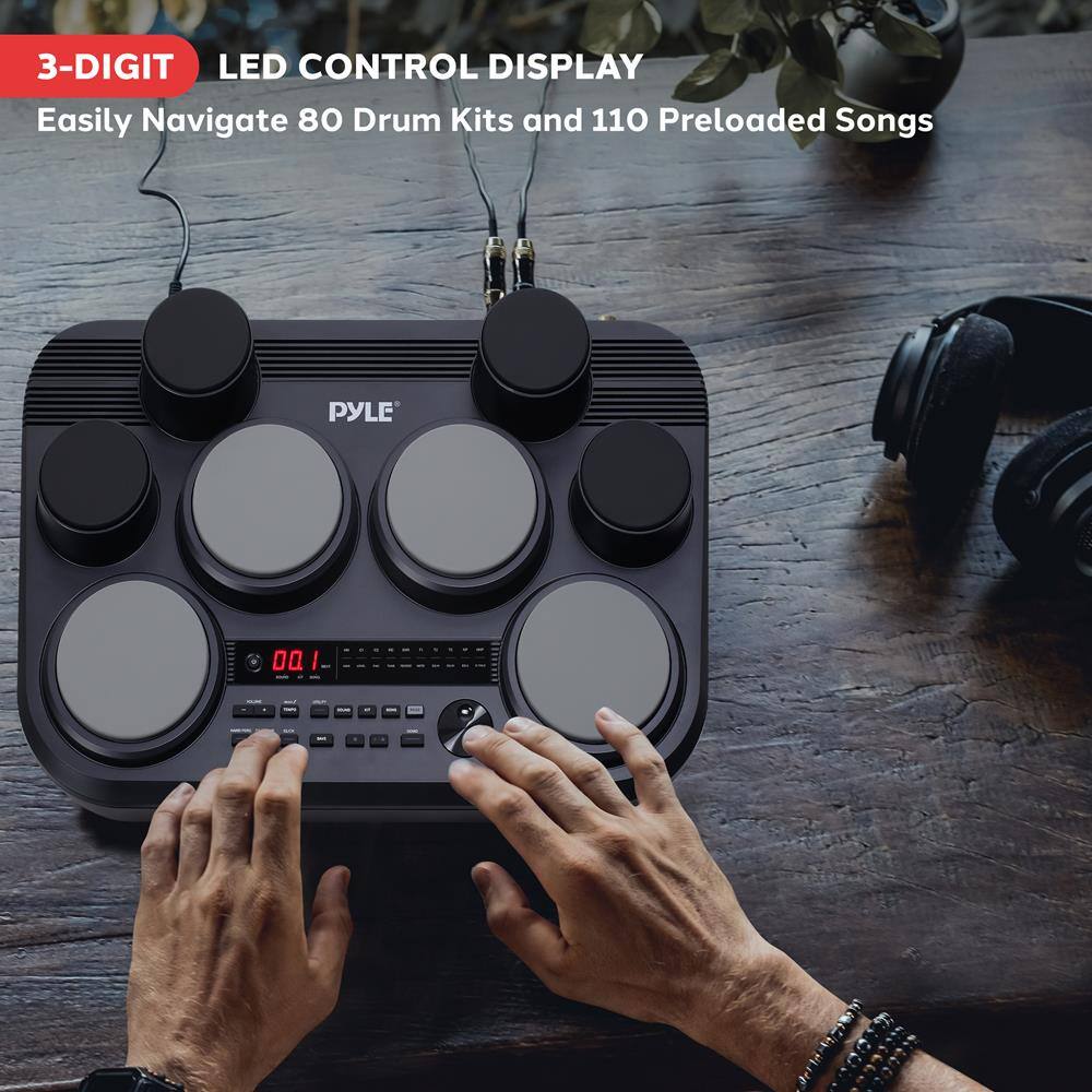 3-DIGIT LED CONTROL DISPLAY  
Easily Navigate 80 Drum Kits and 110 Preloaded Songs
