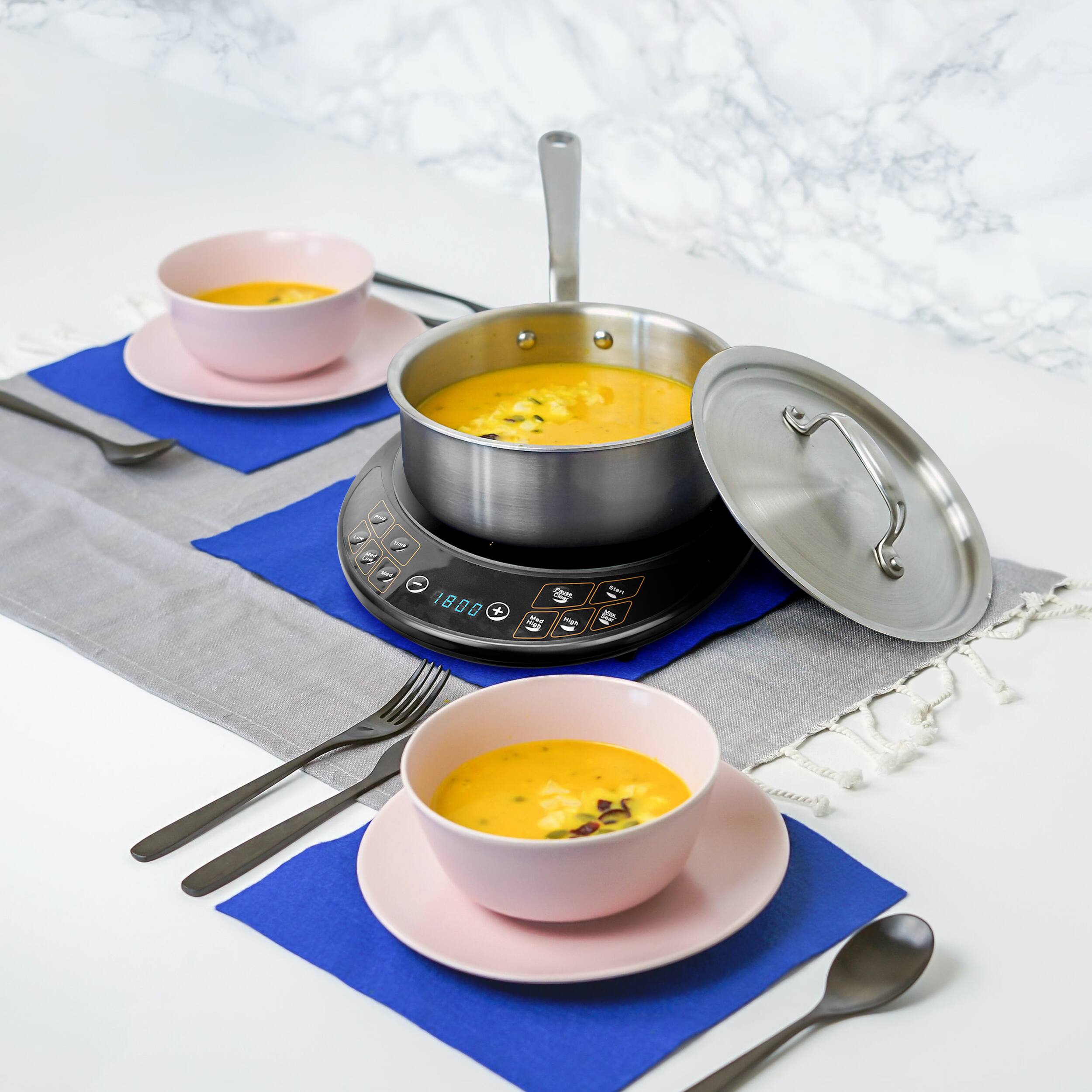 Alt View 1. Brentwood - Brentwood Single Electric Induction Cooktop in Black - Black.