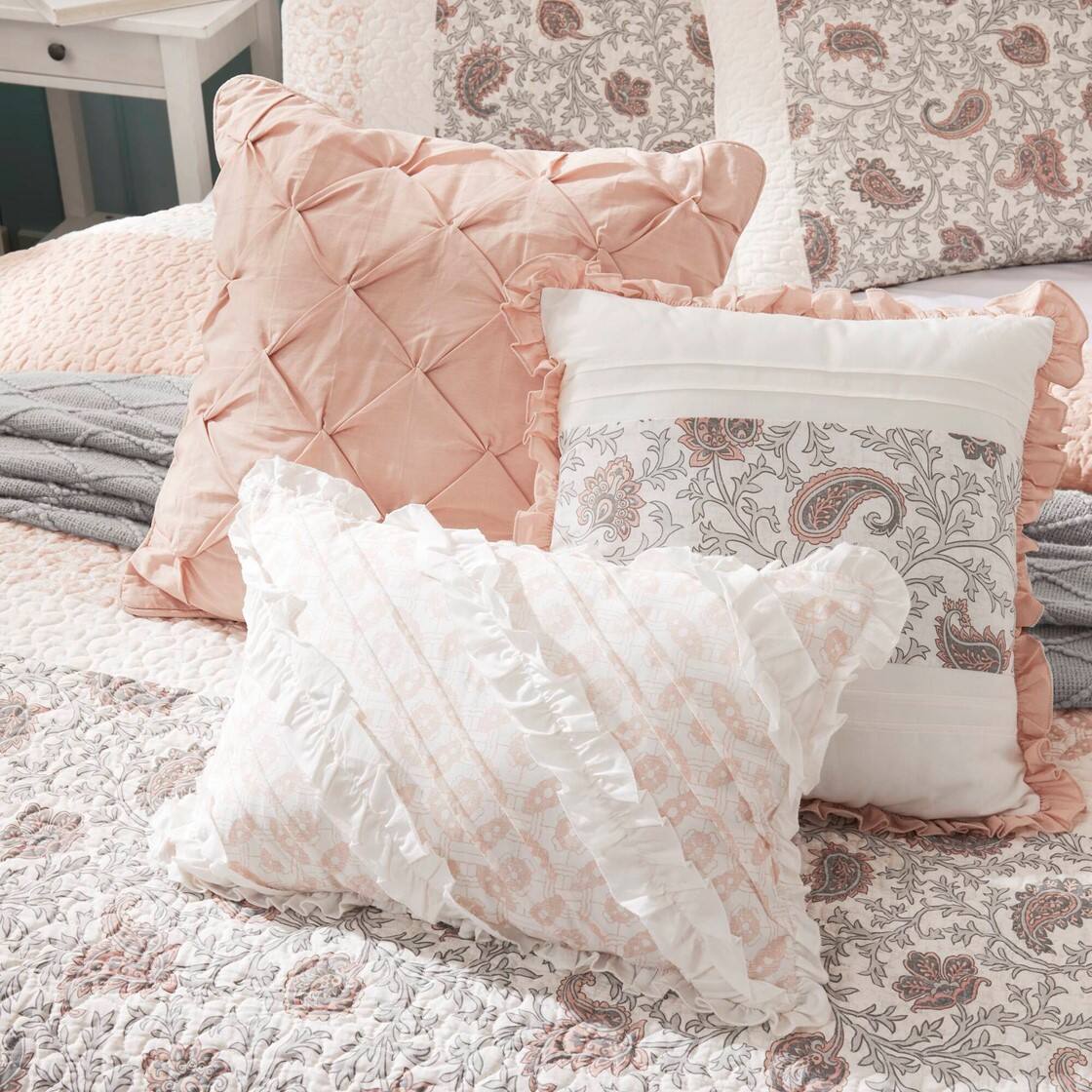Alt View 3. Gracie Mills - Gracie Mills Singleton Reversible Paisley Lace 6-Piece Cotton Percale Quilt Set - Blush.