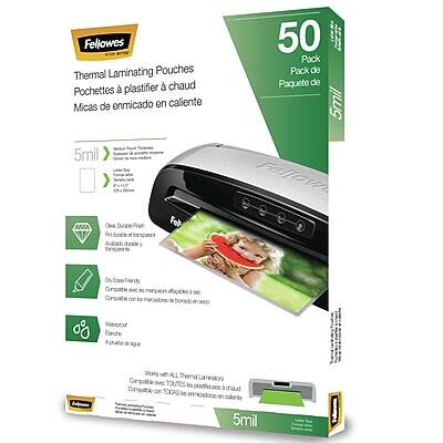 Fellowes Thermal Laminating Pouches  
Pochettes à plastifier à chaud  
Micas de enmicado en caliente  

5mil  
50 Pack  
Pack de 50  
Paquete de 50  

One Touch Front  
One Touch Front  
Un clic frontal  
Un clic frontal  

Auto-Adjust  
Auto-Adjust  
Ajuste automático  
Ajuste automático  

Interlock  
Interlock  
Conexión interlocking  
Conexión interlocking  

5mil  
5mil  

Compatible with ALL Fellowes Laminators  
Compatible with ALL Fellowes Laminators  
Compatible con TODOS los laminadores Fellowes  
Compatible con TODOS los laminadores Fellowes  

5mil