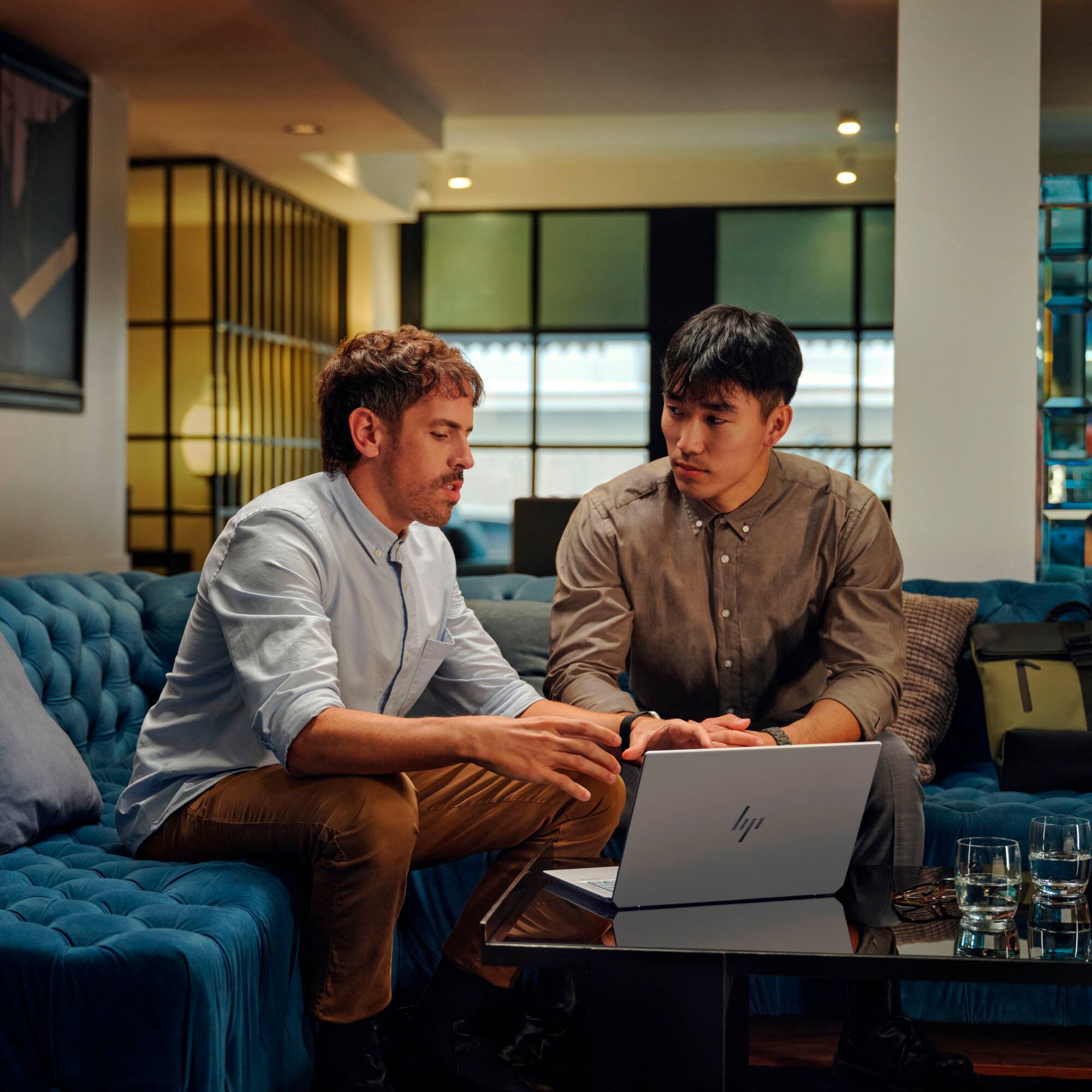 Alt View 17. HP - OmniBook Ultra - Copilot+ PC - 14" 2.2K Touch-Screen Laptop - AMD Ryzen AI 9 365 2024 - 32GB Memory - 1TB SSD - Meteor Silver.