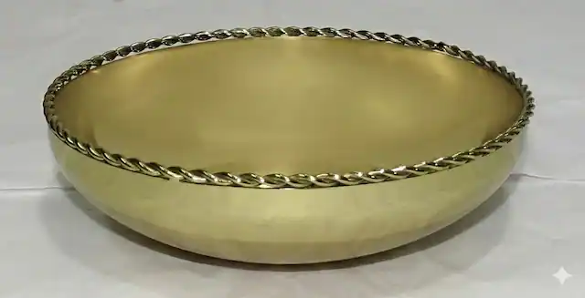 Front. Jiallo - Large Bowl with Rope Rim - Gold.