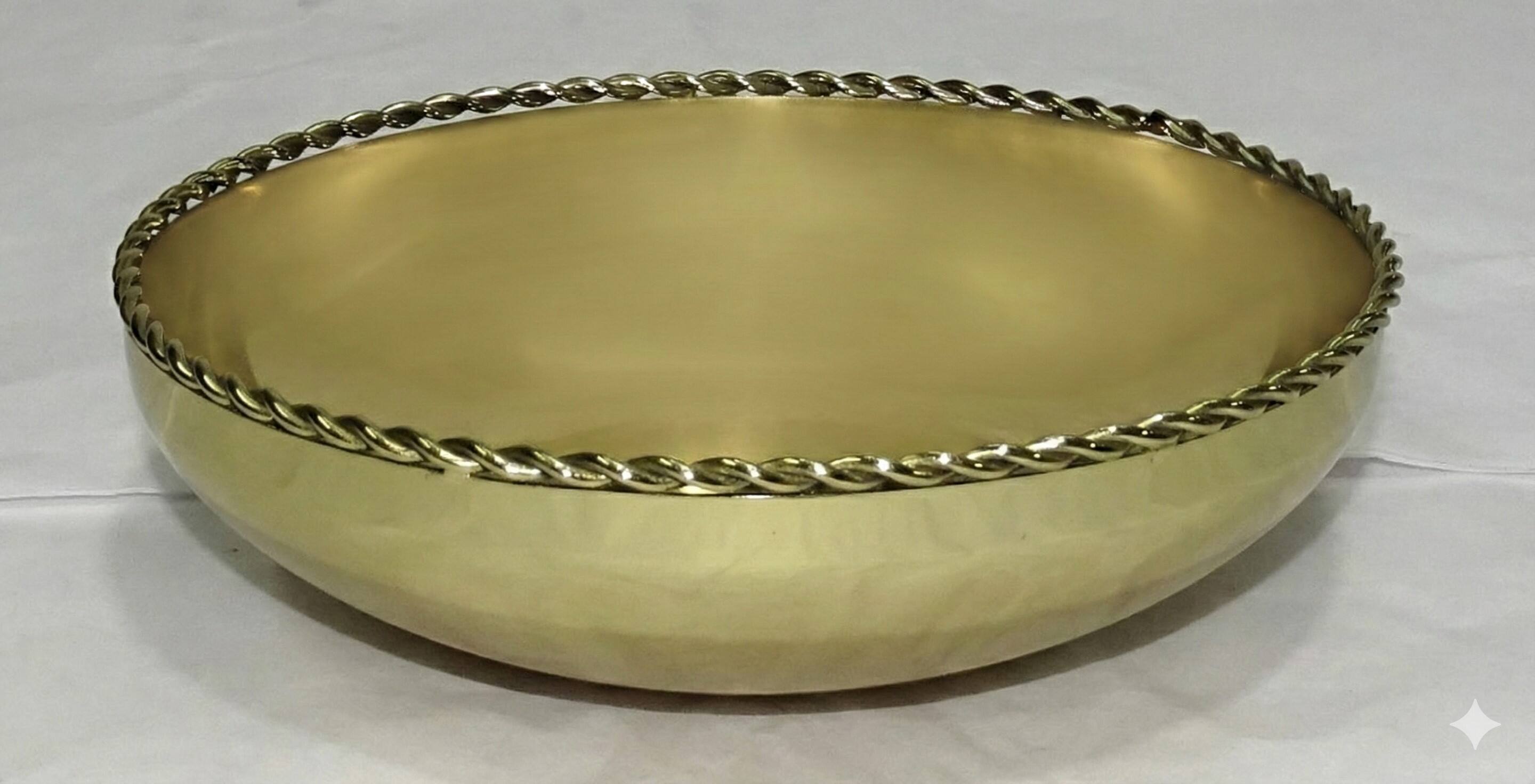 Front. Jiallo - Large Bowl with Rope Rim - Gold.