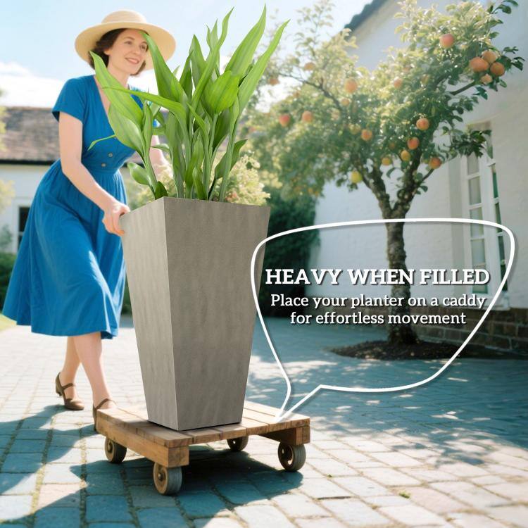 HEAVY WHEN FILLED  
Place your planter on a caddy for effortless movement