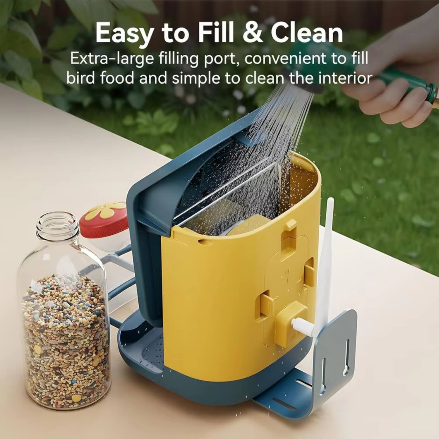 Easy to Fill & Clean  
Extra-large filling port, convenient to fill bird food and simple to clean the interior