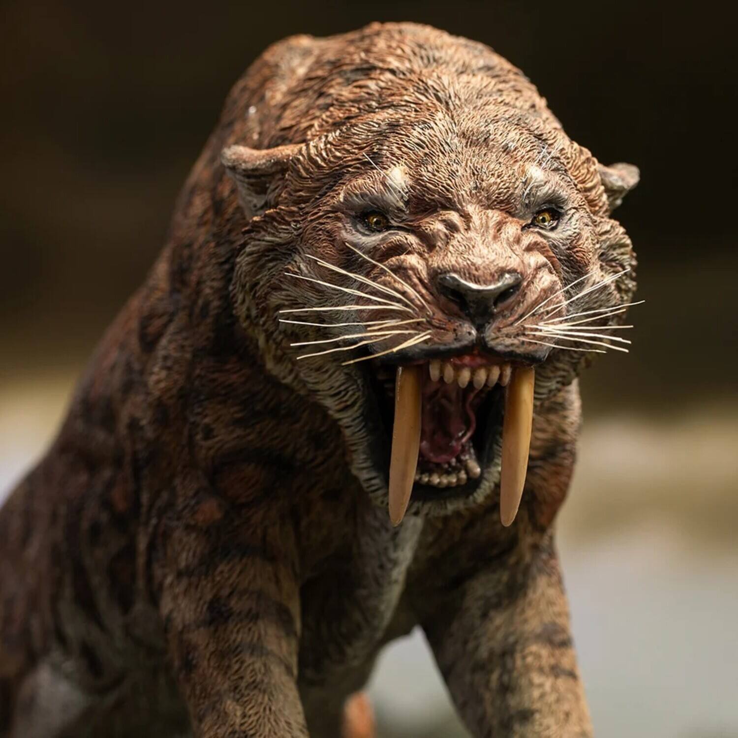 Wonders of the Wild Series - Smilodon Statue - COLLECTIBLES