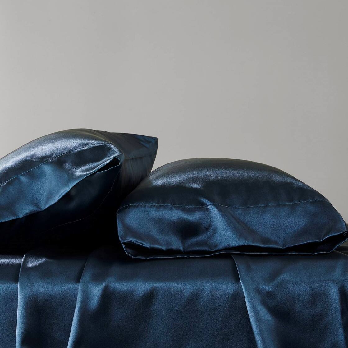 Alt View 3. Gracie Mills - Gracie Mills Coralie 6-Piece Wrinkle-free Satin Sheet Set - Midnight Blue.
