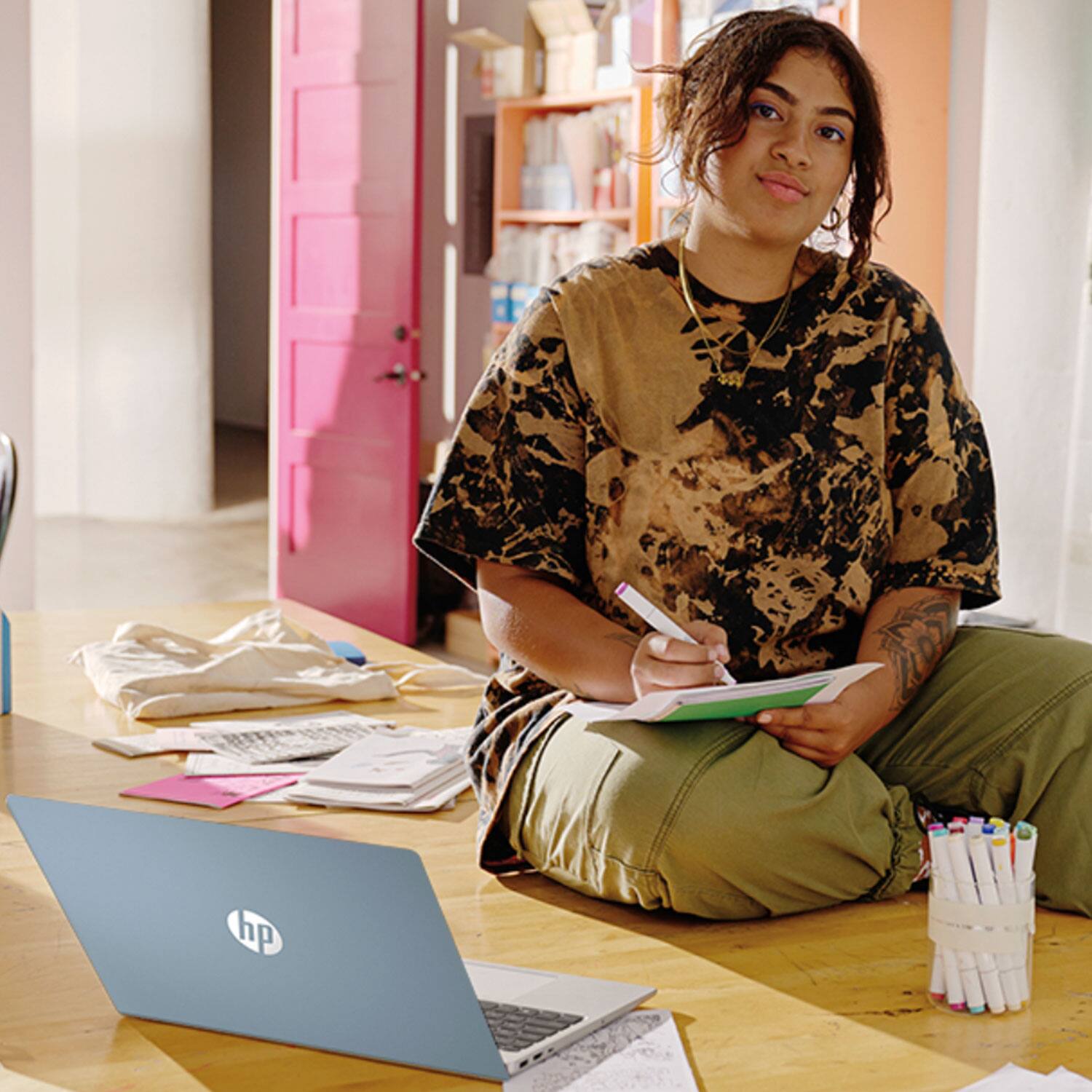 Alt View 5. HP - 15.6" FHD Touchscreen Laptop - Intel Core i3-N305 with 8GB RAM - 512GB SSD - Numeric KP & Copilot - PCO Laptop Cooler - Blue.