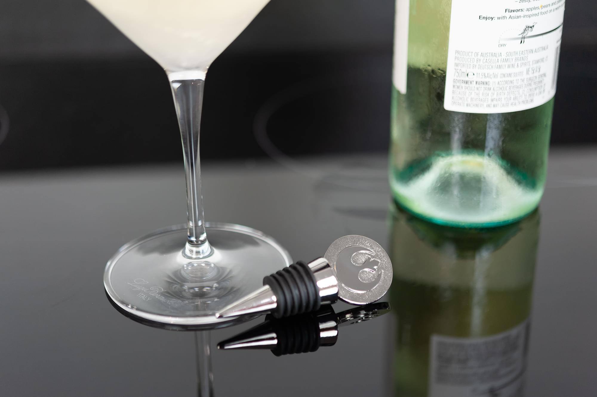 Z0517. n apples/pea pear Flavors: 2 1 food Enjoy: with Asian-inspired DRY PRODUCT EASTERN ASTE OF AUSTRALIA SOUTH PRODUCED BY CASELLA FAMILY BRANDS IMPORTED BY DEUTSCH FAMILY WINES & SPIRITS 750ml 11.5% Alc/Vol GOVERNMENT WARNING: (1) ACCORDING TO THE FEDERAL WARNING, THE CONSUMPTION OF THIS PRODUCT CAN CAUSE BIRTH DEFECTS, CAN CAUSE CANCER, AND CAN CAUSE OTHER REPRODUCTIVE HARM. (2) ACCORDING TO THE FEDERAL WARNING, THE CONSUMPTION OF THIS PRODUCT CAN CAUSE BIRTH DEFECTS, CAN CAUSE CANCER, AND CAN CAUSE OTHER REPRODUCTIVE HARM. (3) ACCORDING TO THE FEDERAL WARNING, THE CONSUMPTION OF THIS PRODUCT CAN CAUSE BIRTH DEFECTS, CAN CAUSE CANCER, AND CAN CAUSE OTHER REPRODUCTIVE HARM. (4) ACCORDING TO THE FEDERAL WARNING, THE CONSUMPTION OF THIS PRODUCT CAN CAUSE BIRTH DEFECTS, CAN CAUSE