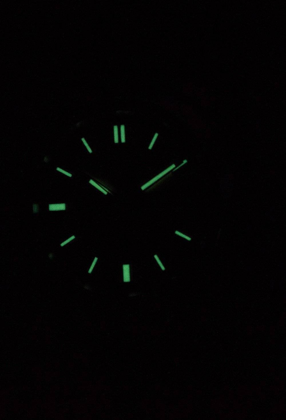 Angle. Seiko - Automatic 21 Jewels Japan Made SNKK13 SNKK13J1 SNKK13J Men's Watch - Silver and Gold.