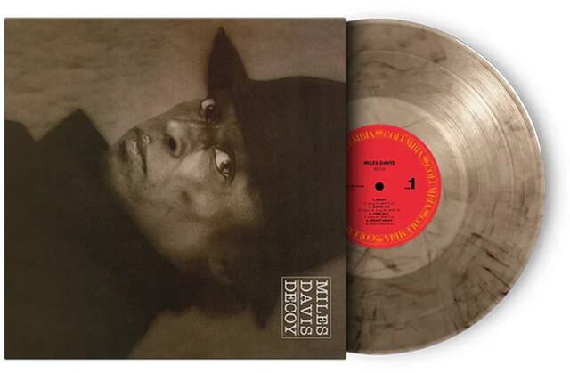 DECOY
DAVIS
MILES
MILES DAVIS
DECOY
1