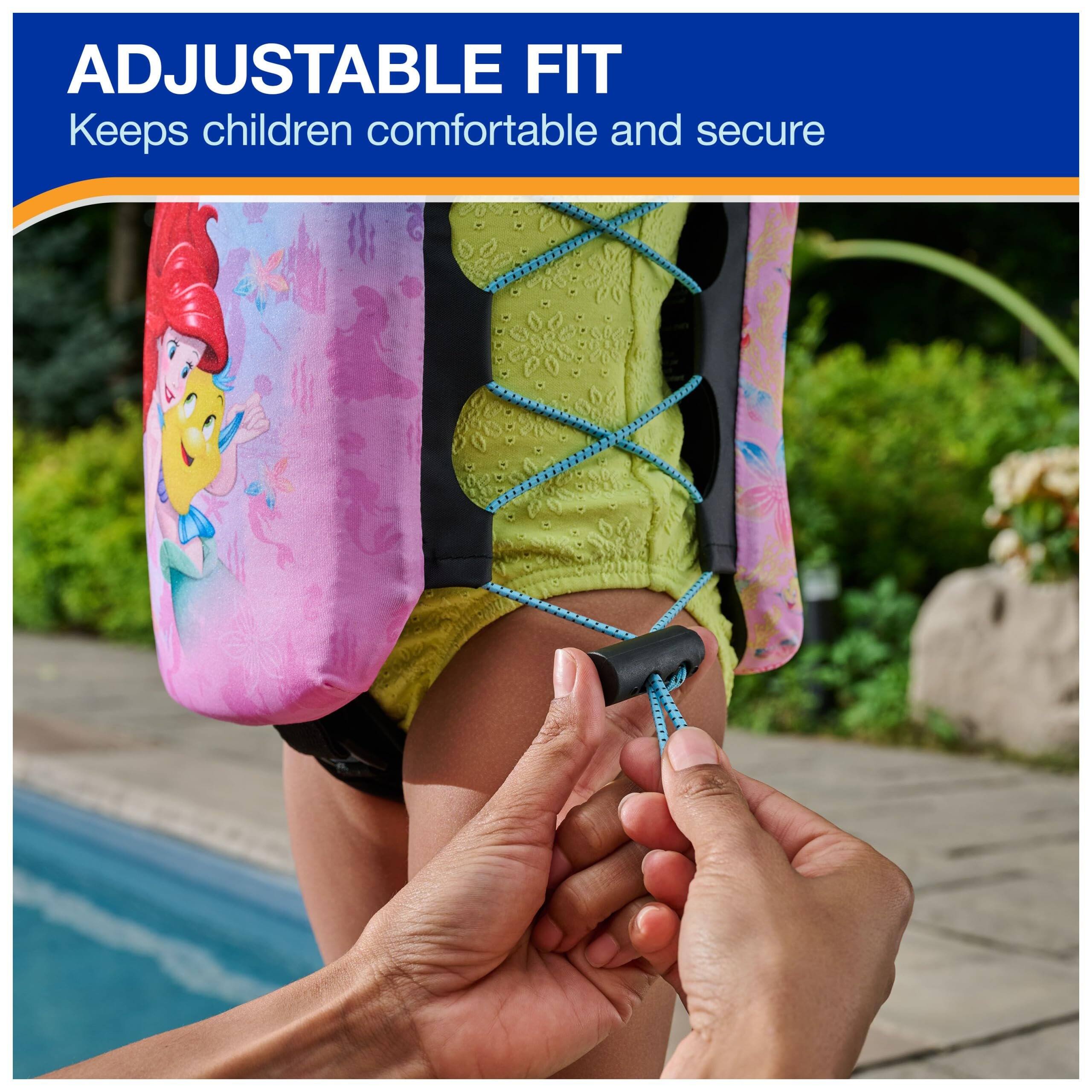ADJUSTABLE FIT  
Keeps children comfortable and secure