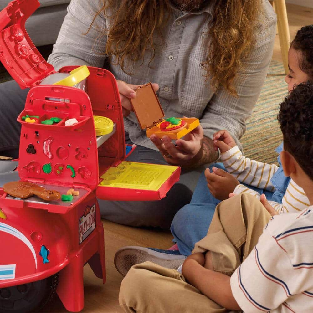 Hasbro F8803 Play Doh Pizza Delivery Kids Scooter Playset Black