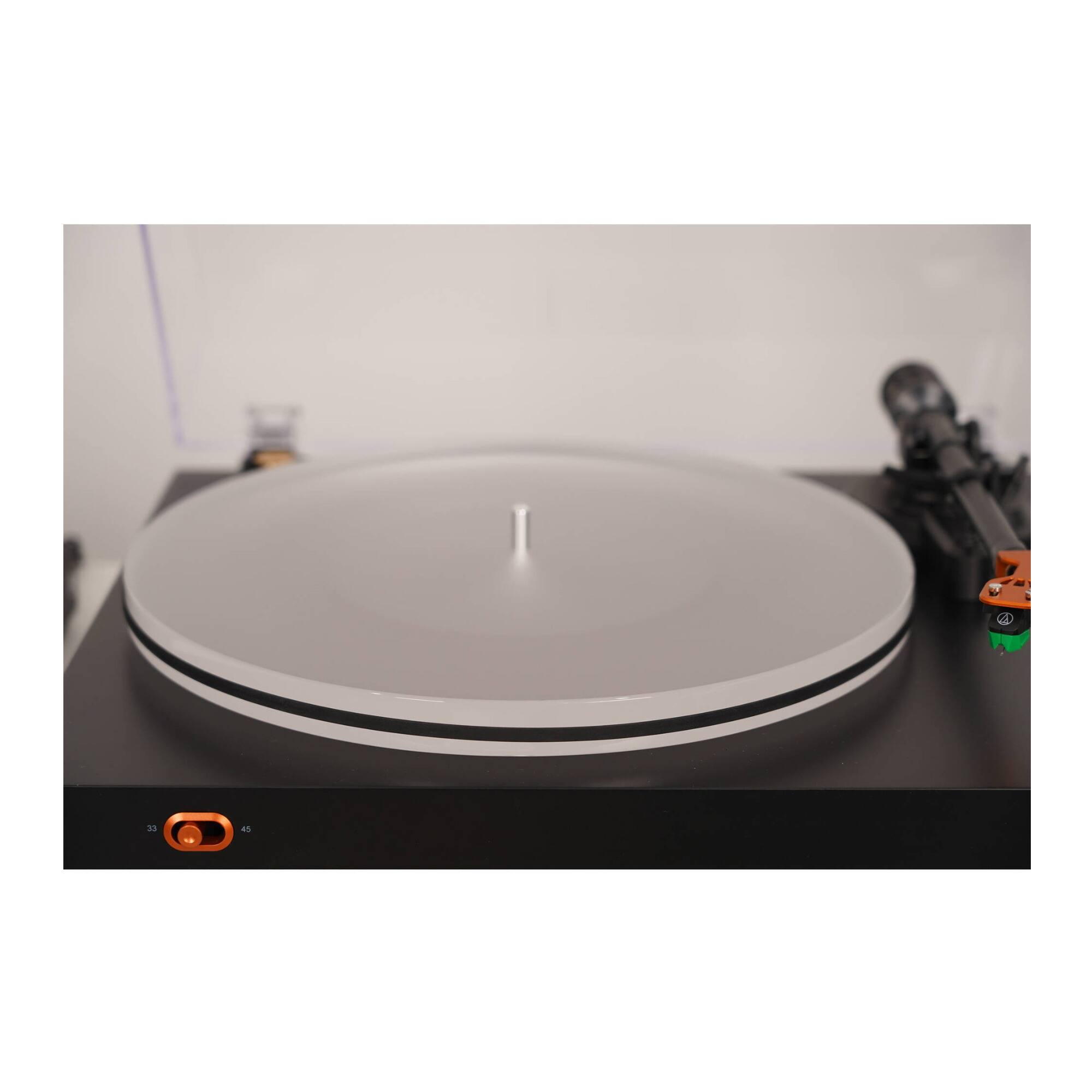 Back. Fosi Audio - Fosi Audio Luna3 Manual Two-Speed Turntable.