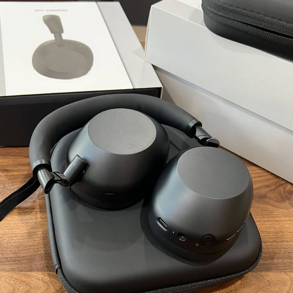 Alt View 4. Cluzine - Full-Ear Wireless Headphones, Foldable Active Noise Cancellation Headset for Daily Use and Gaming - Blue.