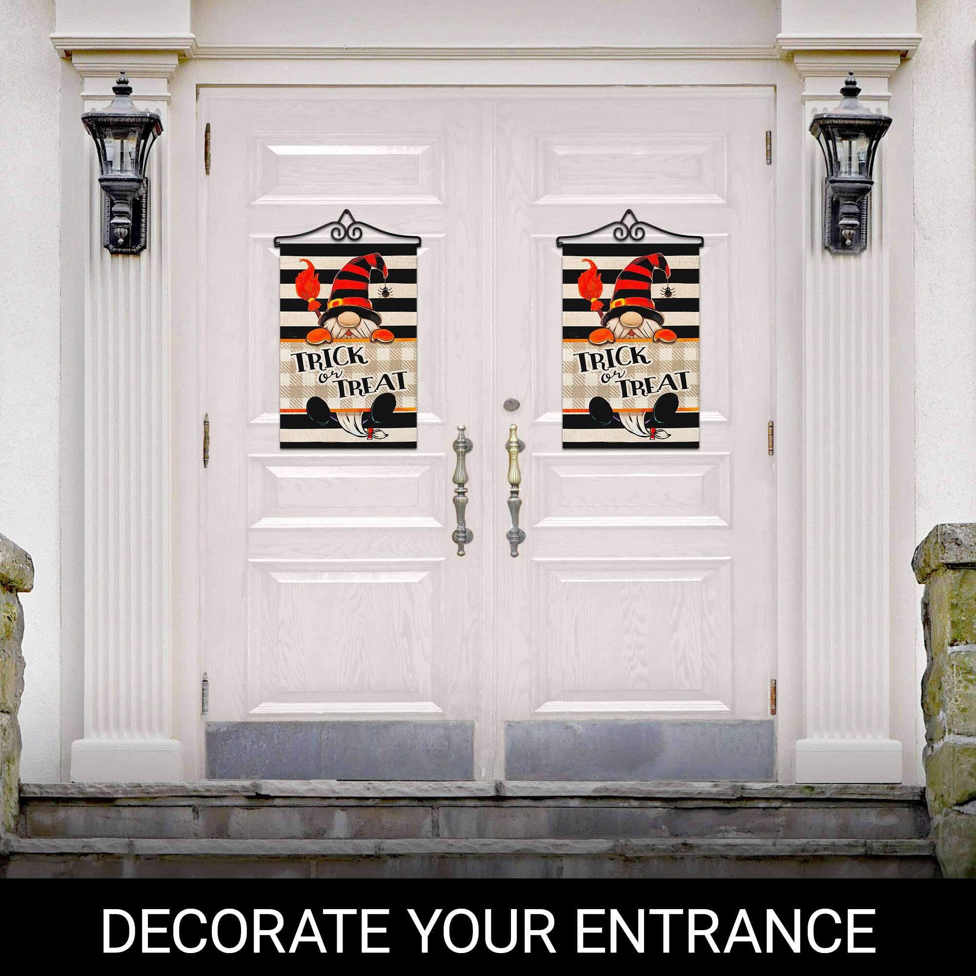 TRICK or TREAT  
TRICK or TREAT  
DECORATE YOUR ENTRANCE