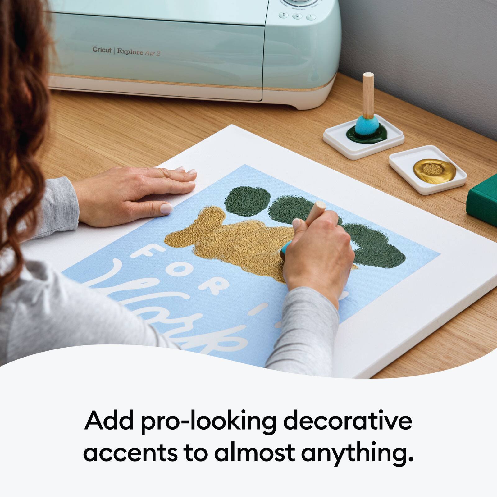 Cricut Explore Air 2  
FOR Vail  
Add pro-looking decorative accents to almost anything.