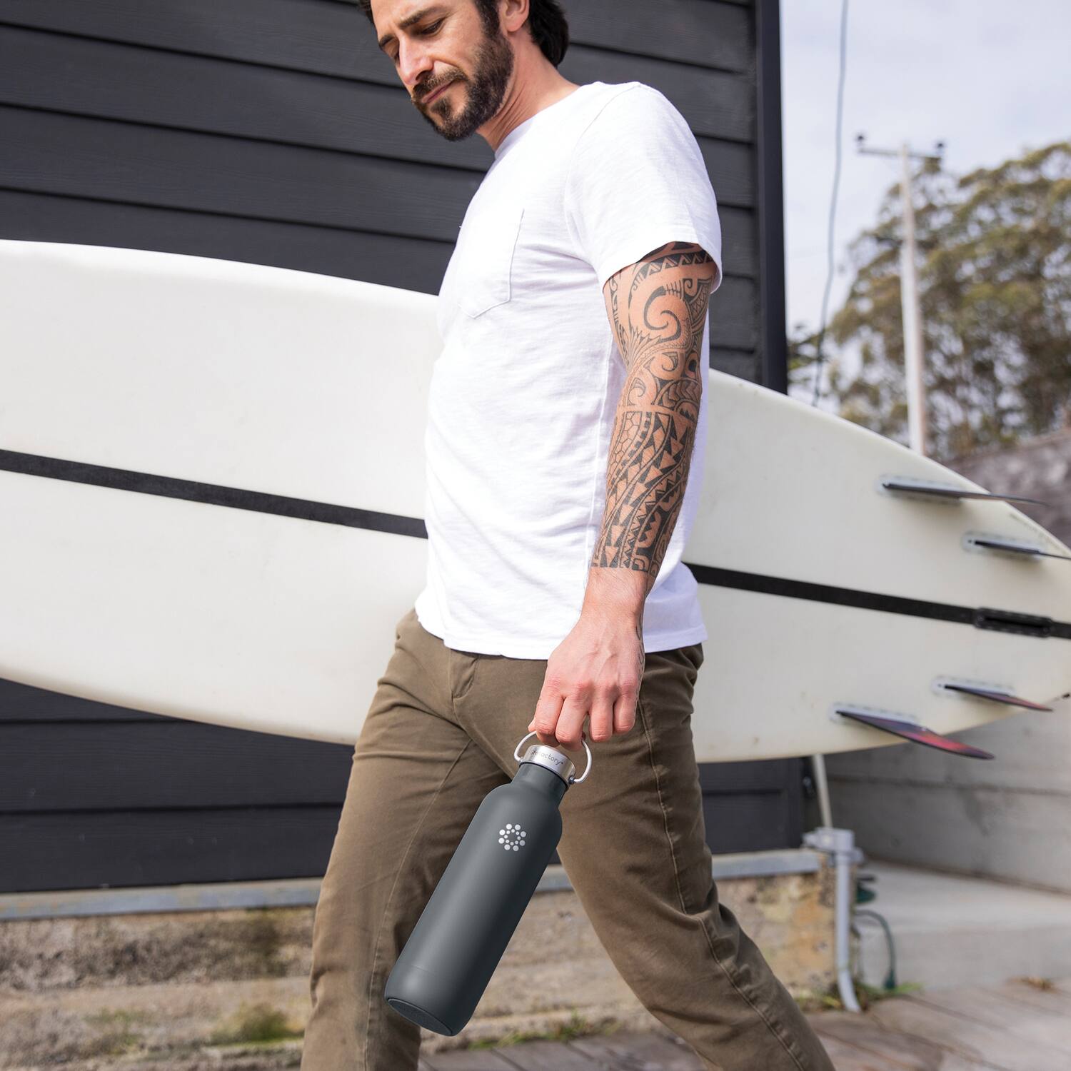 Left. Lifefactory - 32-Oz Stainless Steel Vacuum-Insulated Sport Bottle - Carbon.