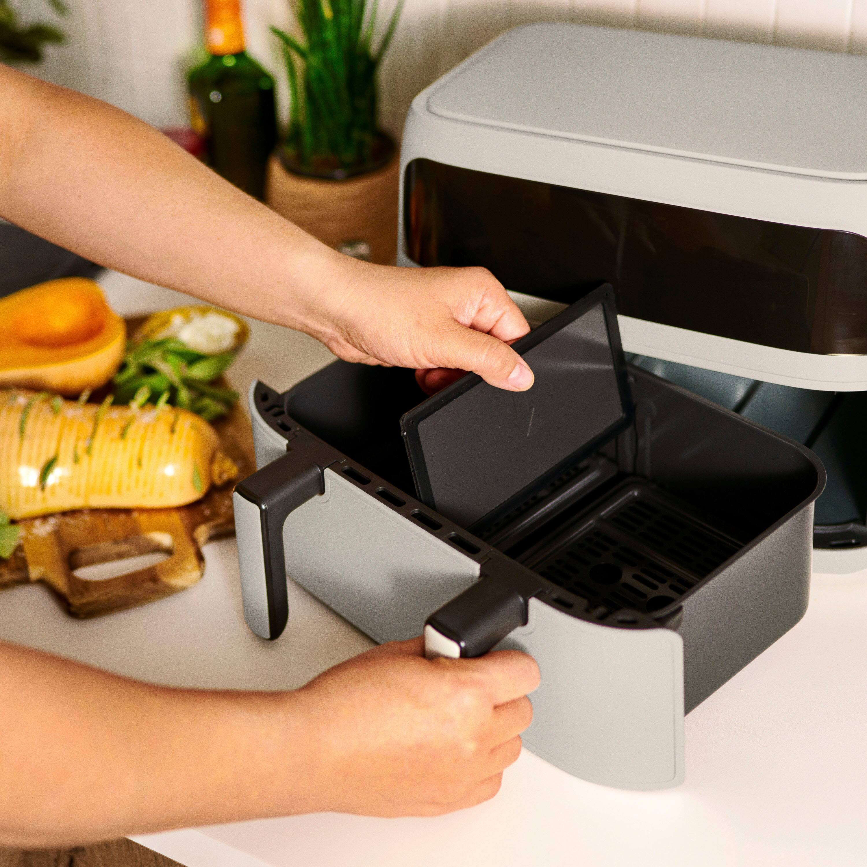 Alt View 1. bella PRO - 4-qt. TriZone Touchscreen Air Fryer with Dual Flex Basket - Oatmilk.