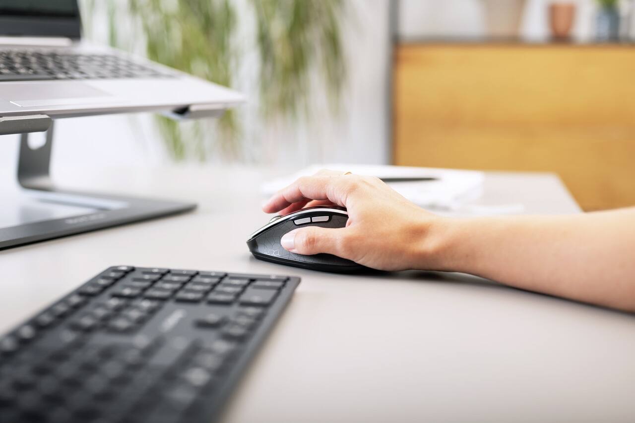Angle. CHERRY - SLIM Desktop Keyboard and ERGO Mouse - Black.