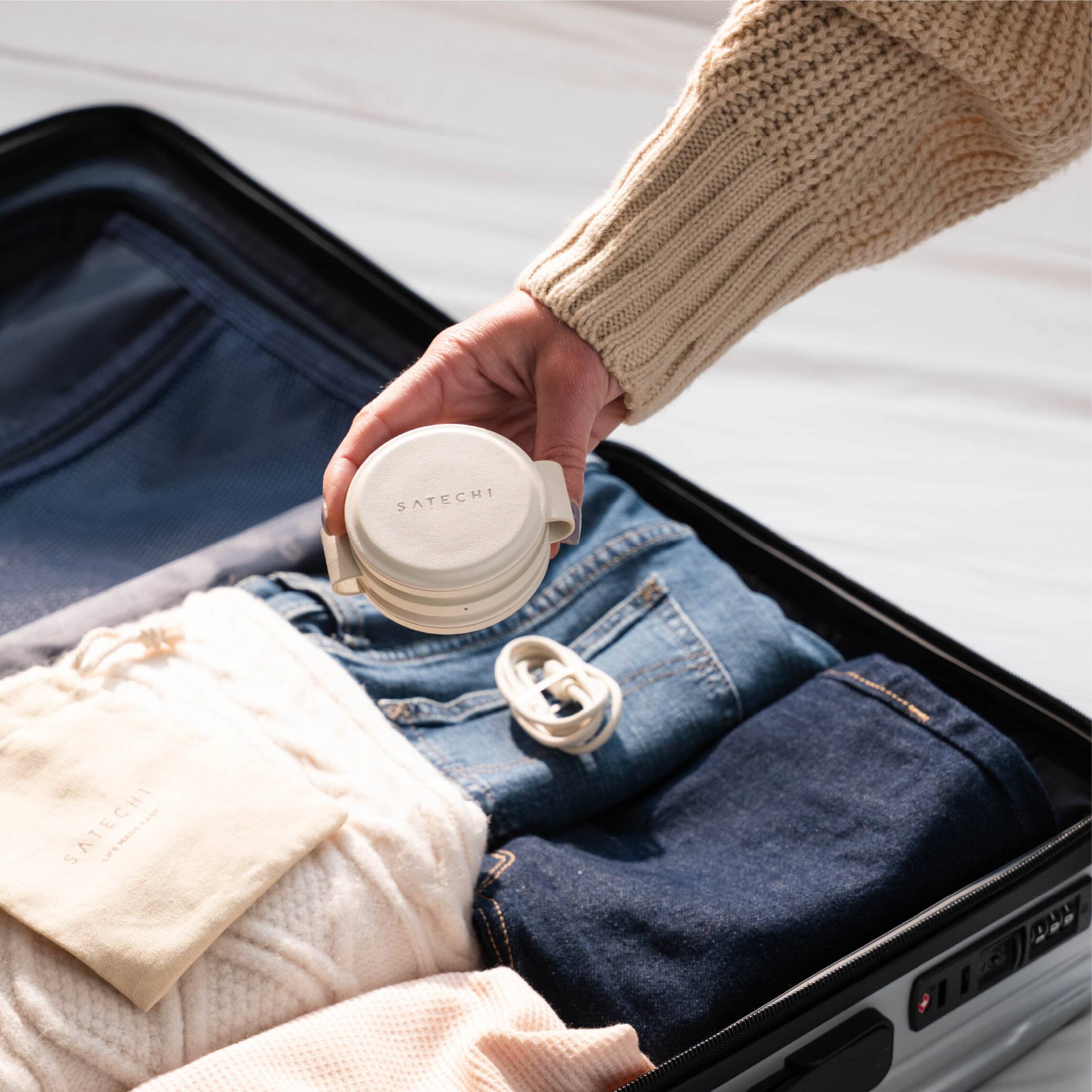 SATECHI  
SATECHI  
SATECHI