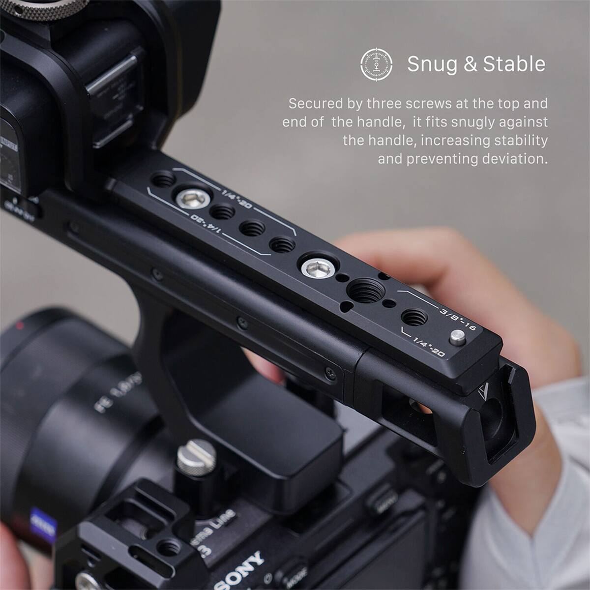 Snug & Stable

Secured by three screws at the top and end of the handle, it fits snugly against the handle, increasing stability and preventing deviation.

1/4-20 1/4 0E-9/ /1 3/8'-16 1/4'-20

Line ema 3 SONY