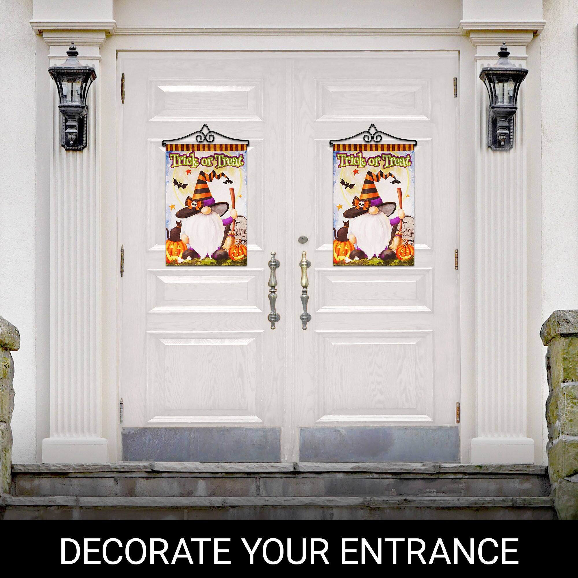 Trick or Treat  
Trick or Treat  
DECORATE YOUR ENTRANCE